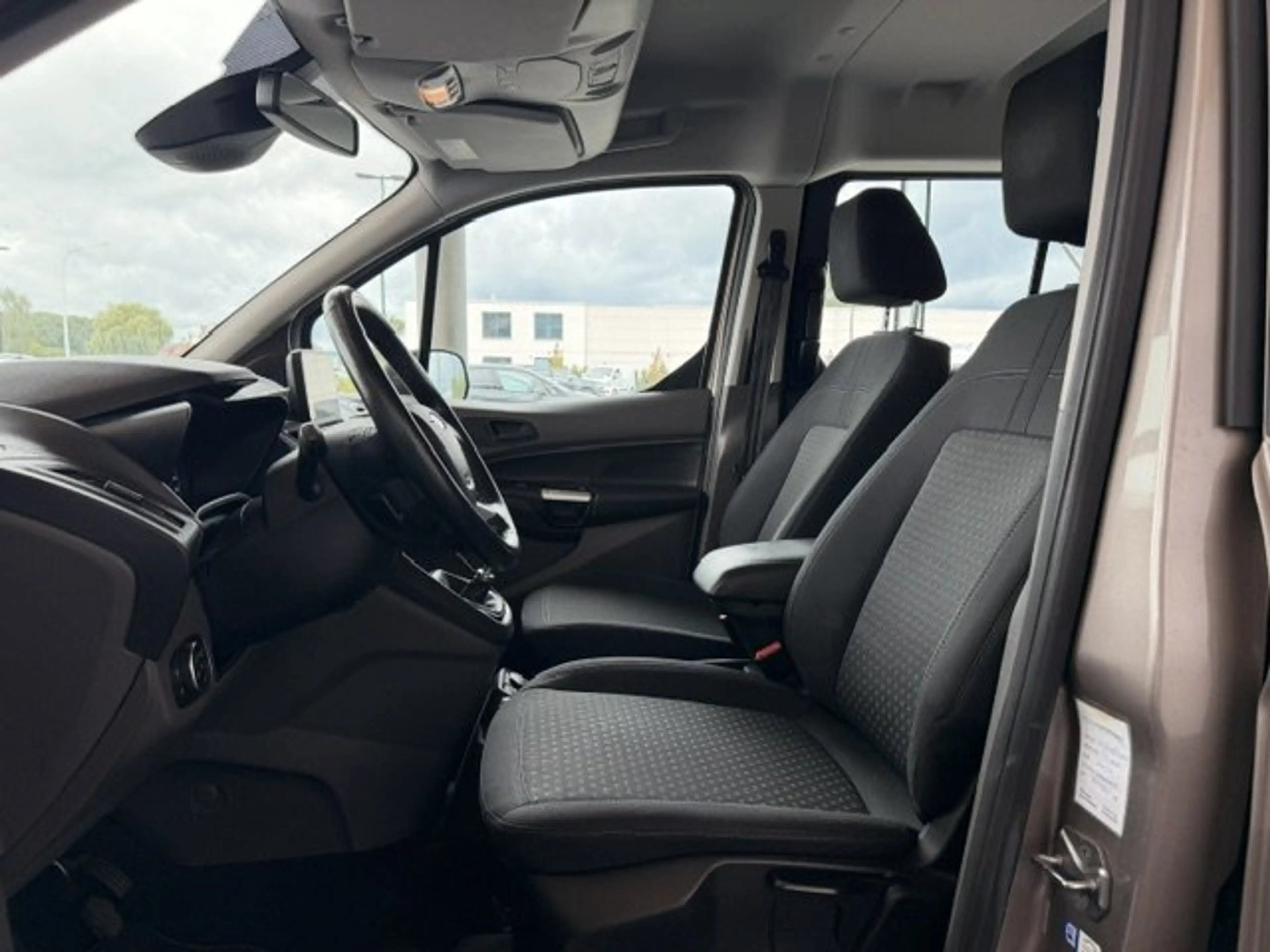 Ford Tourneo Connect TITANIUM BENZINE NAVIGATIE — photo 10