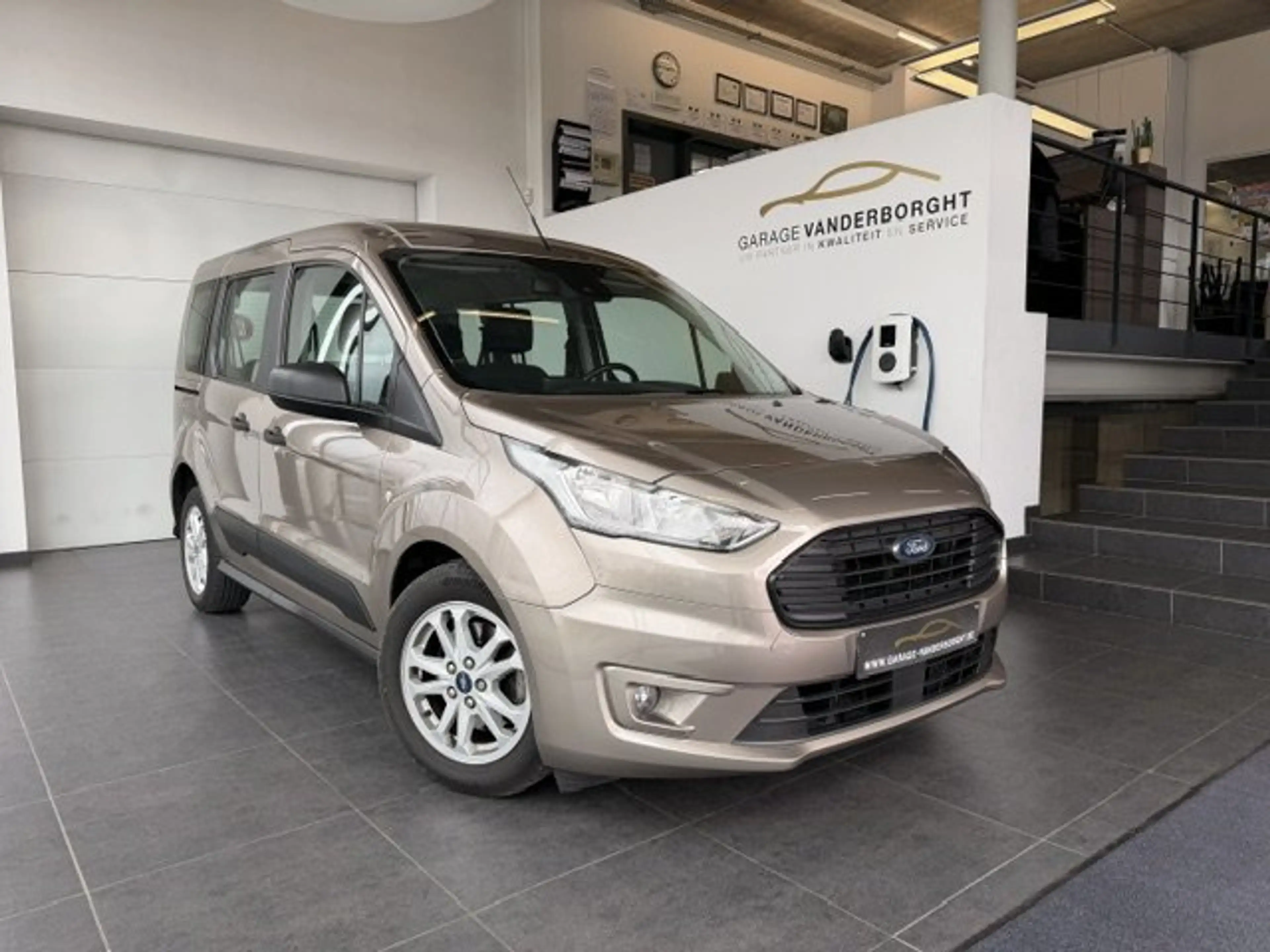 Ford Tourneo Connect TITANIUM BENZINE NAVIGATIE