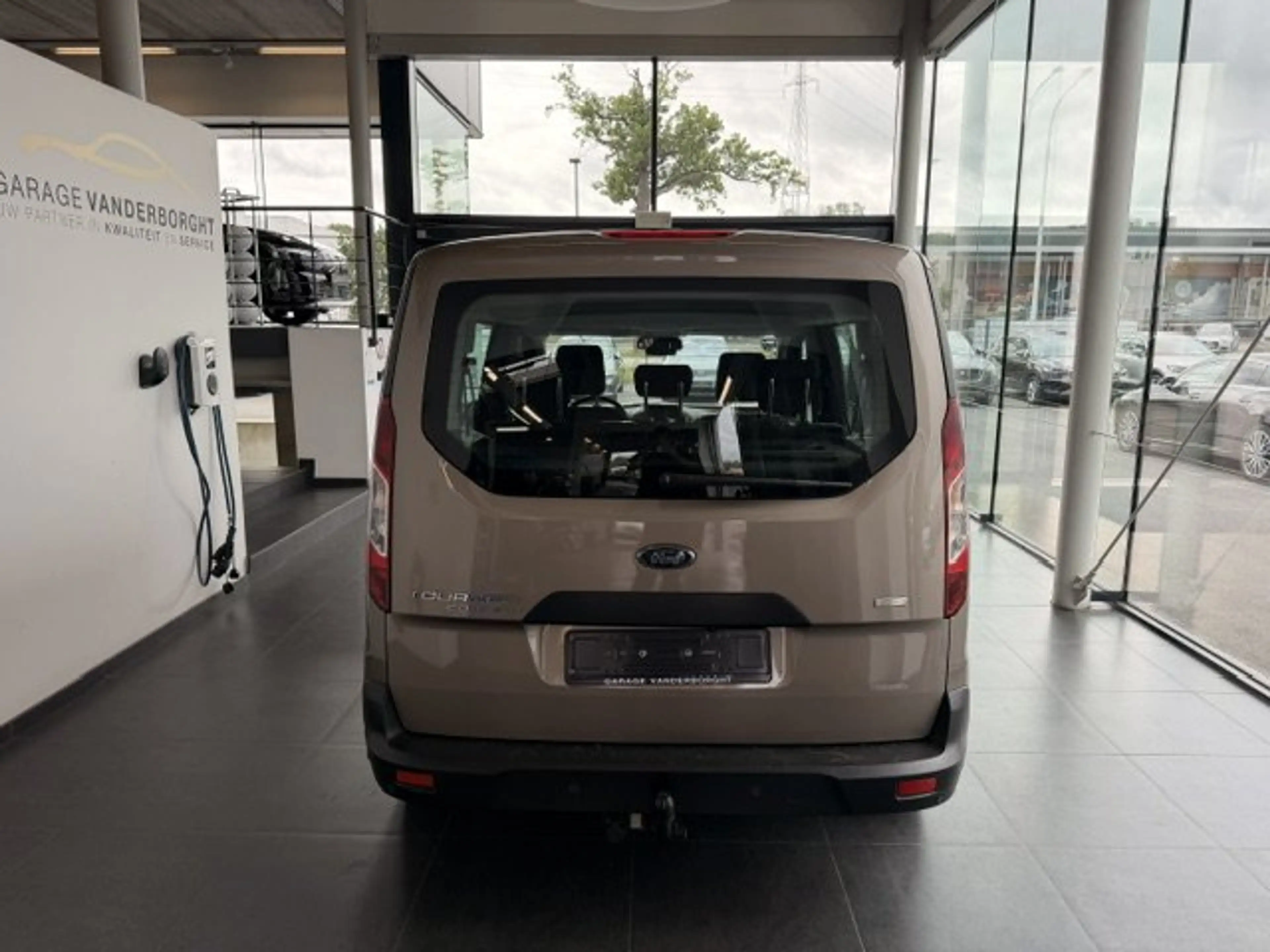 Ford Tourneo Connect TITANIUM BENZINE NAVIGATIE — photo 5