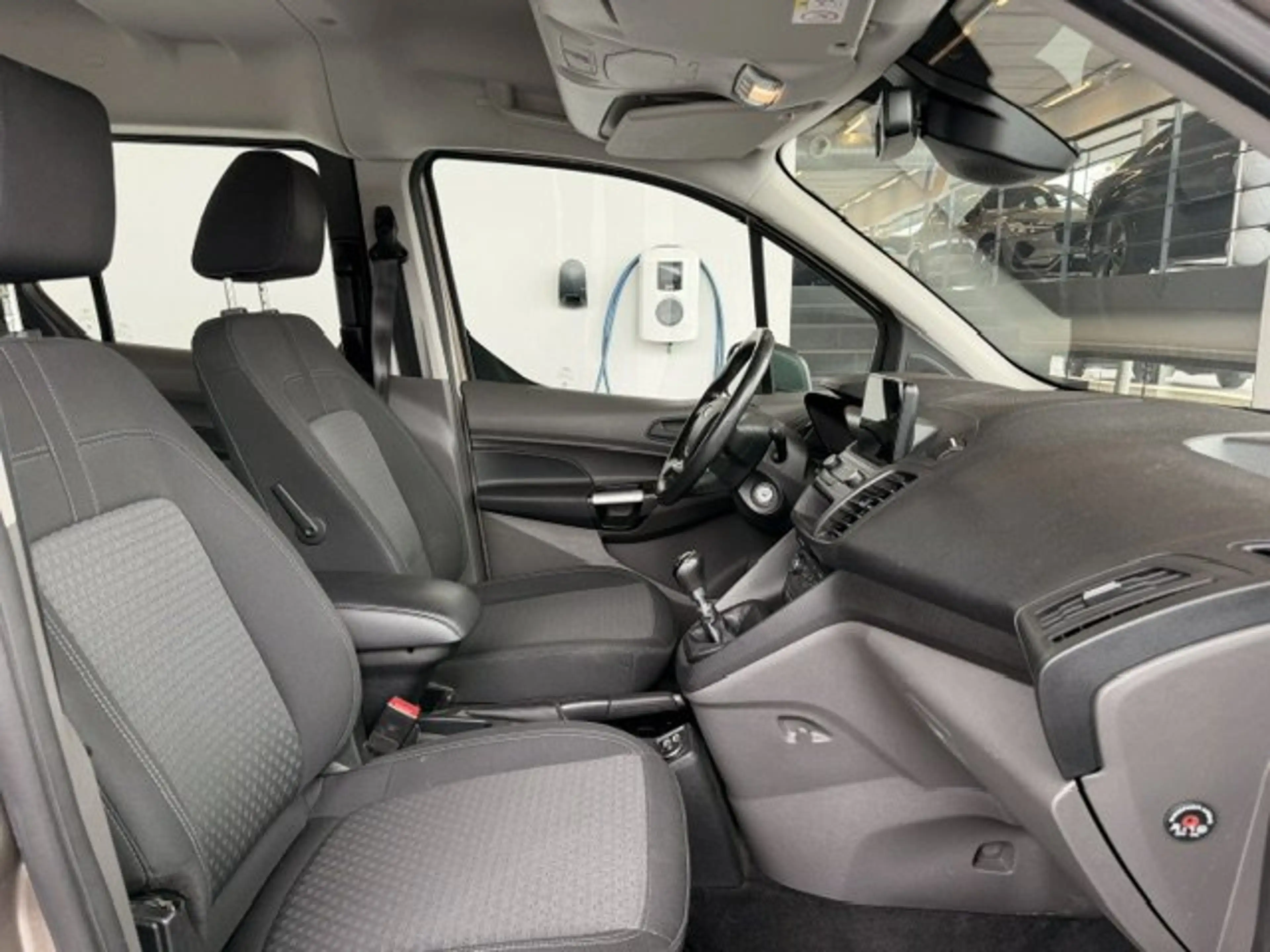 Ford Tourneo Connect TITANIUM BENZINE NAVIGATIE — photo 8