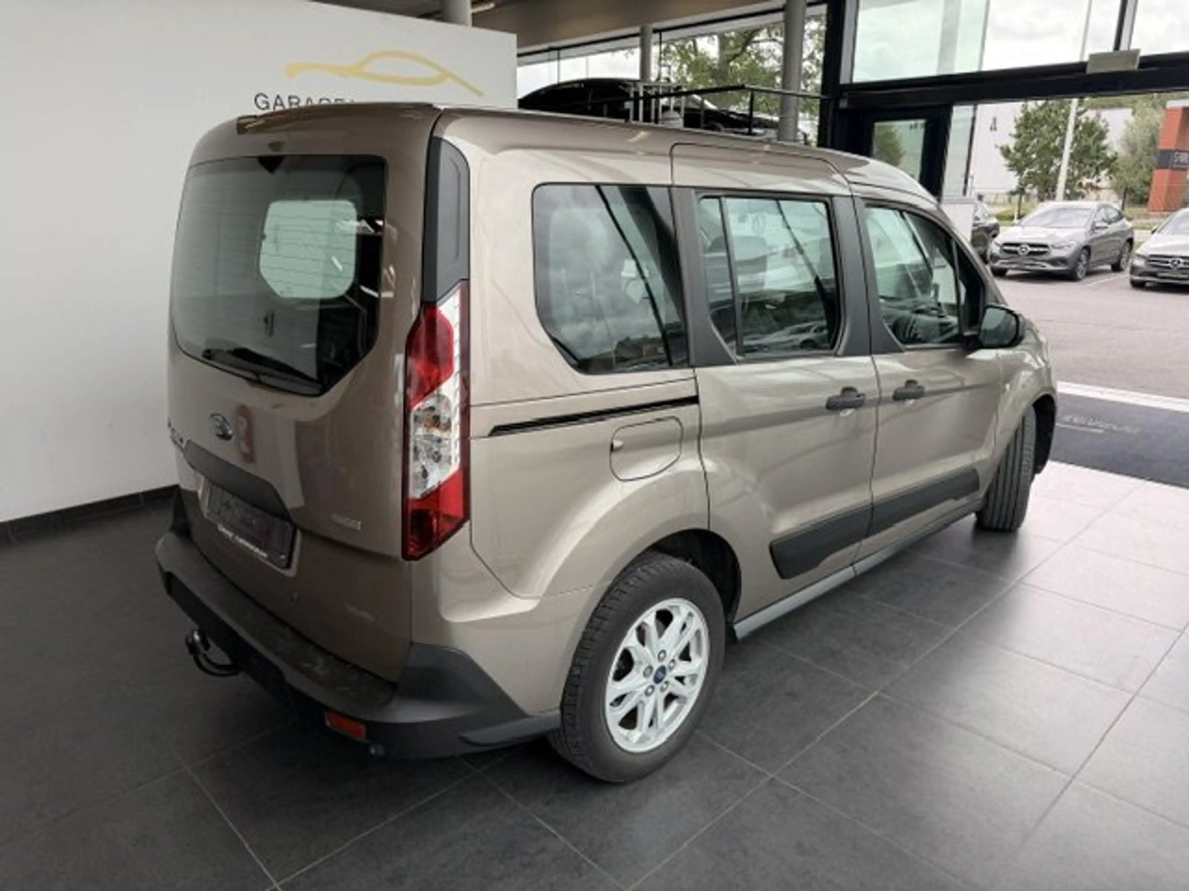 Ford Tourneo Connect TITANIUM BENZINE NAVIGATIE — photo 6