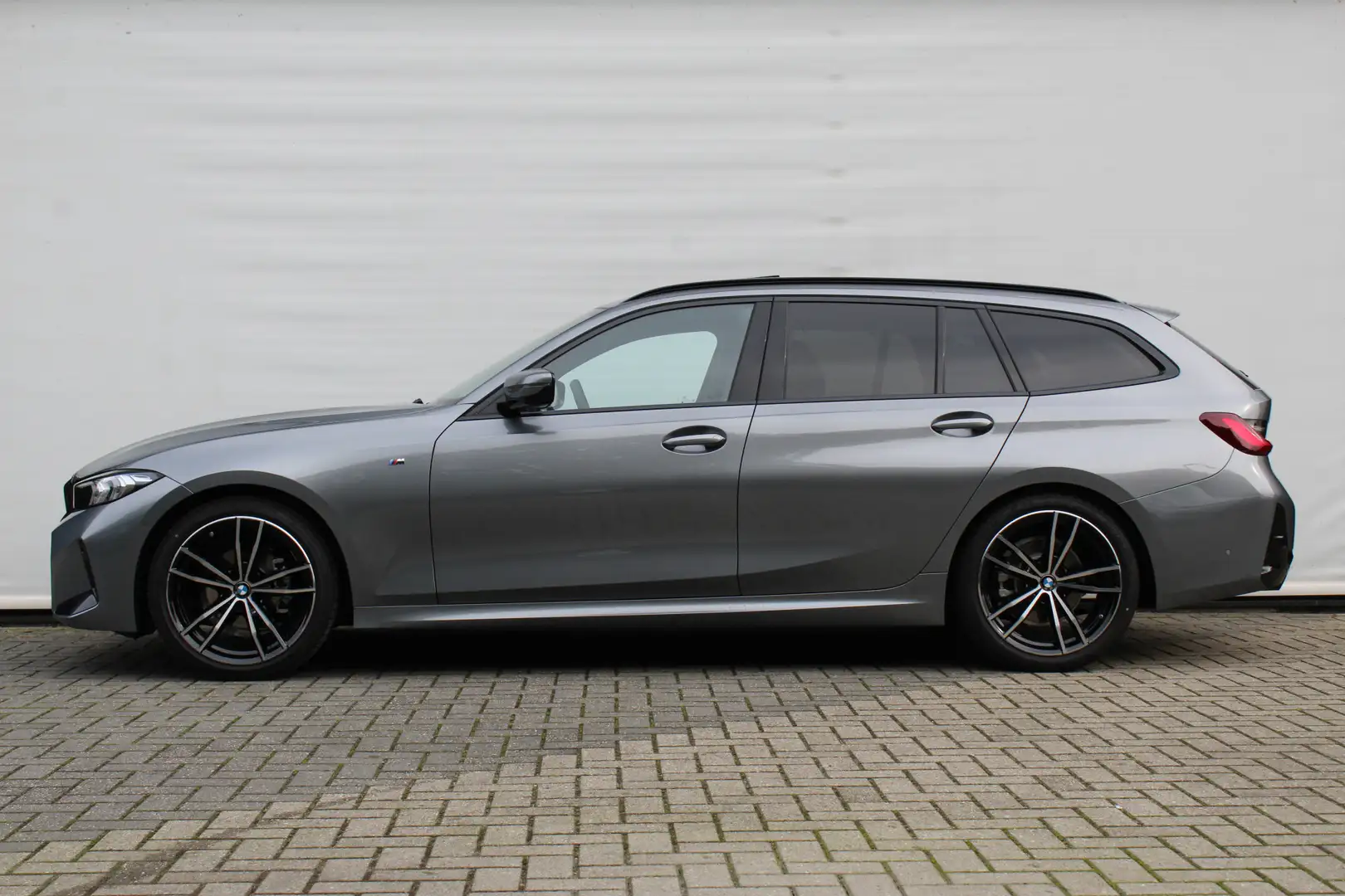 BMW 318 3 Serie Touring 318i High Executive M Sport Automa Grijs - 2