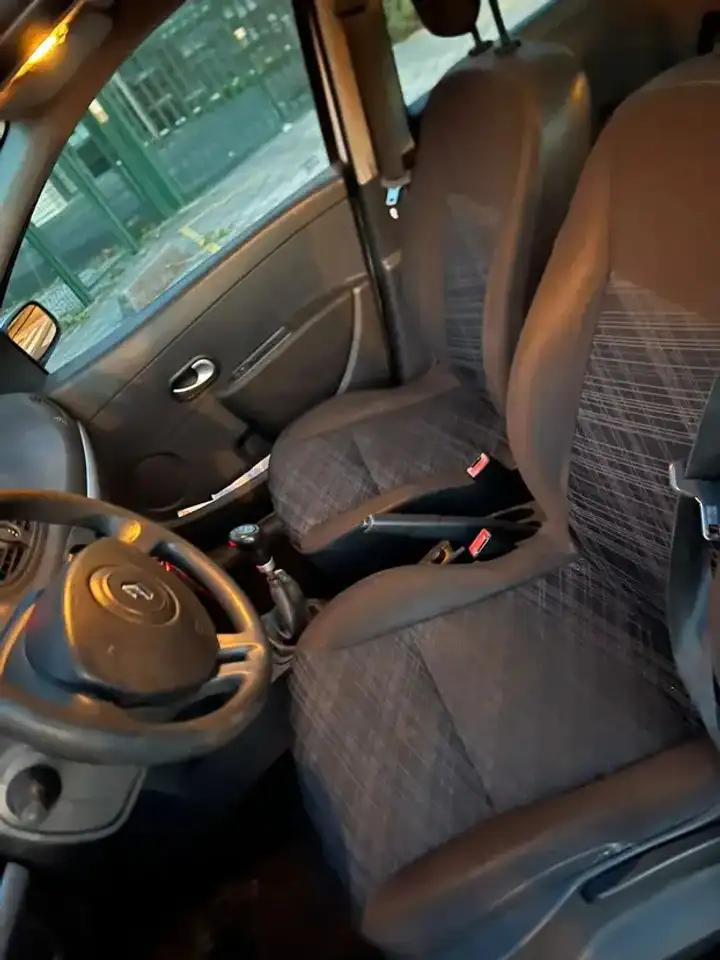 Renault Clio Citadine 5 portes — photo 8
