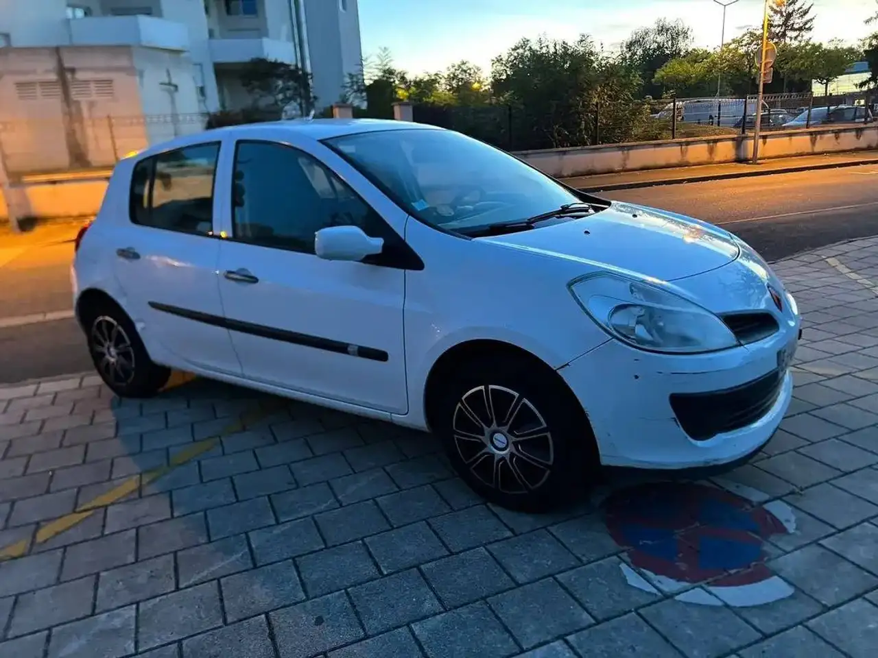 Renault Clio Citadine 5 portes — photo 2