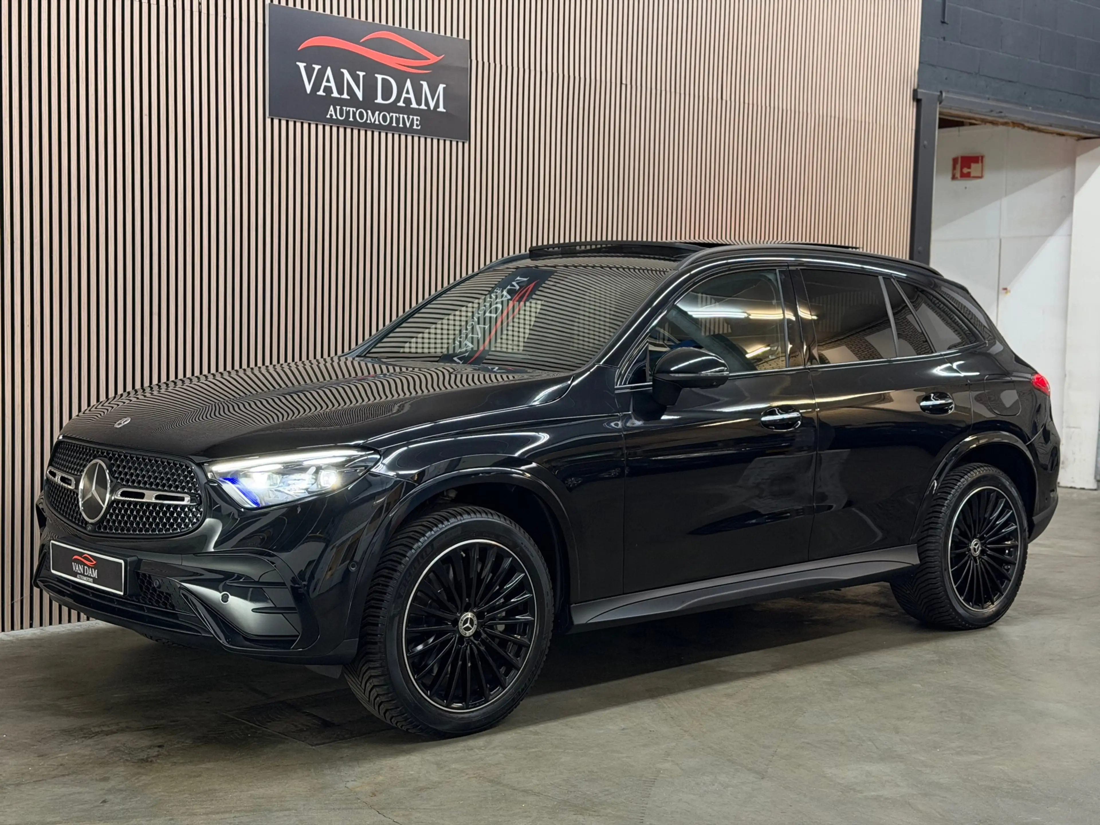 Mercedes-Benz GLC 400 400e 4MATIC AMG Line 2023 FULL OPTION — photo 5