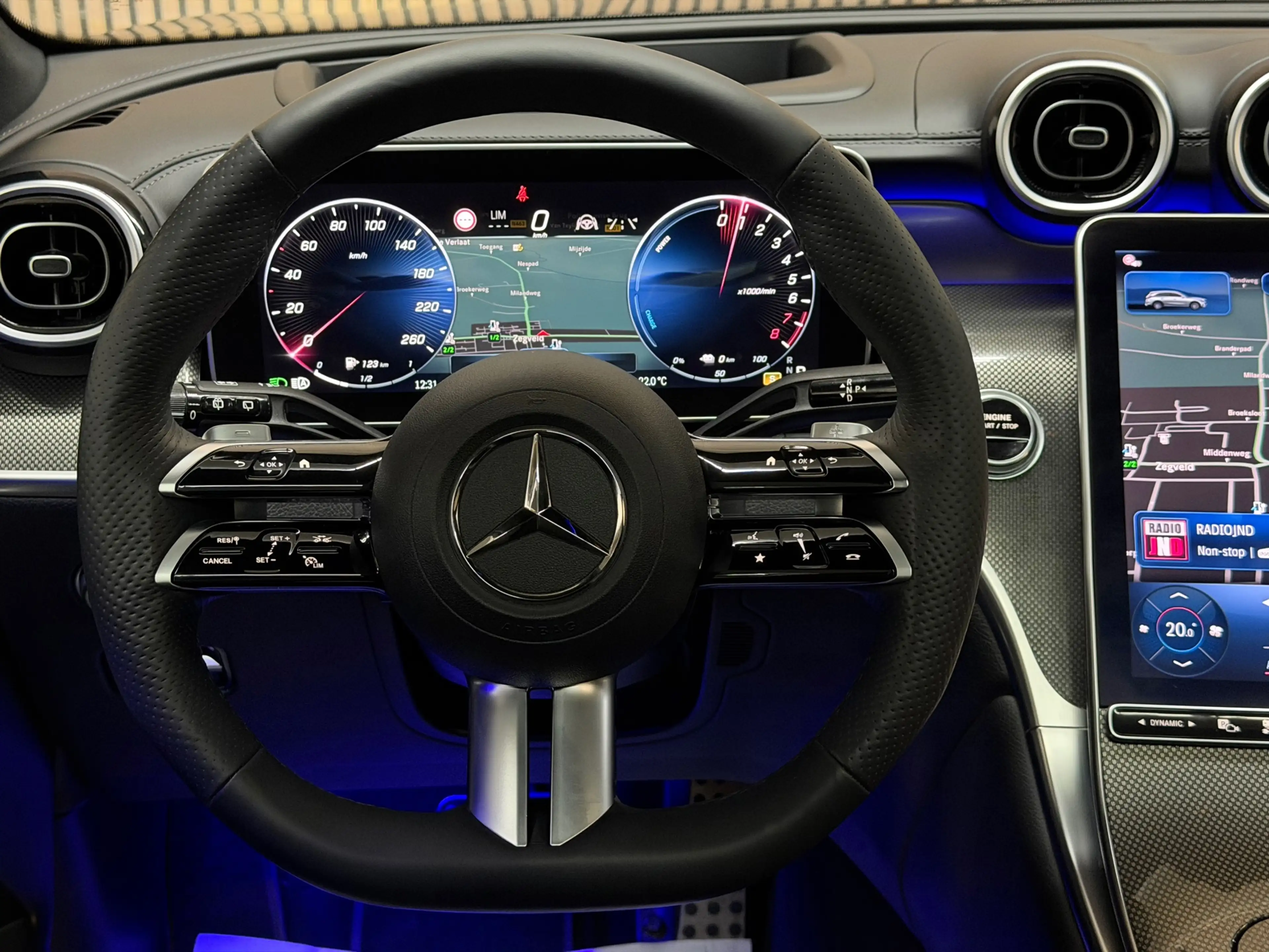 Mercedes-Benz GLC 400 400e 4MATIC AMG Line 2023 FULL OPTION — photo 17