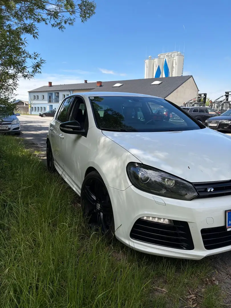 Volkswagen Golf R - 1