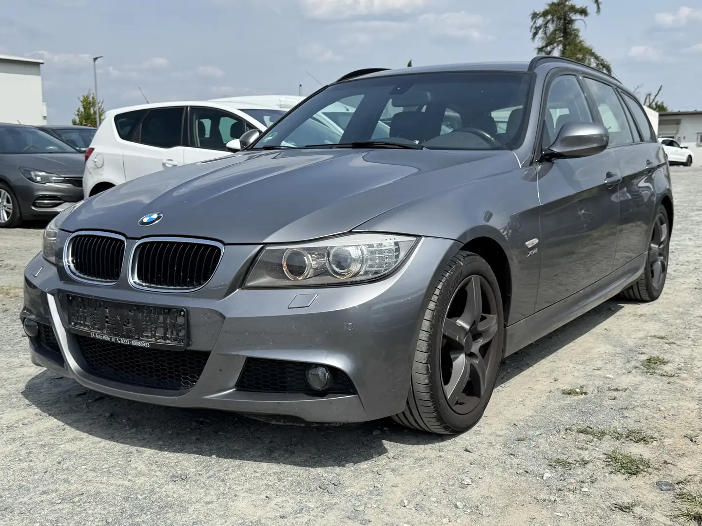 BMW 320 XDRIVE 2.0 XENON NAVI ALLRAD KLIMAA SHZ XENON AHK Grau - 2