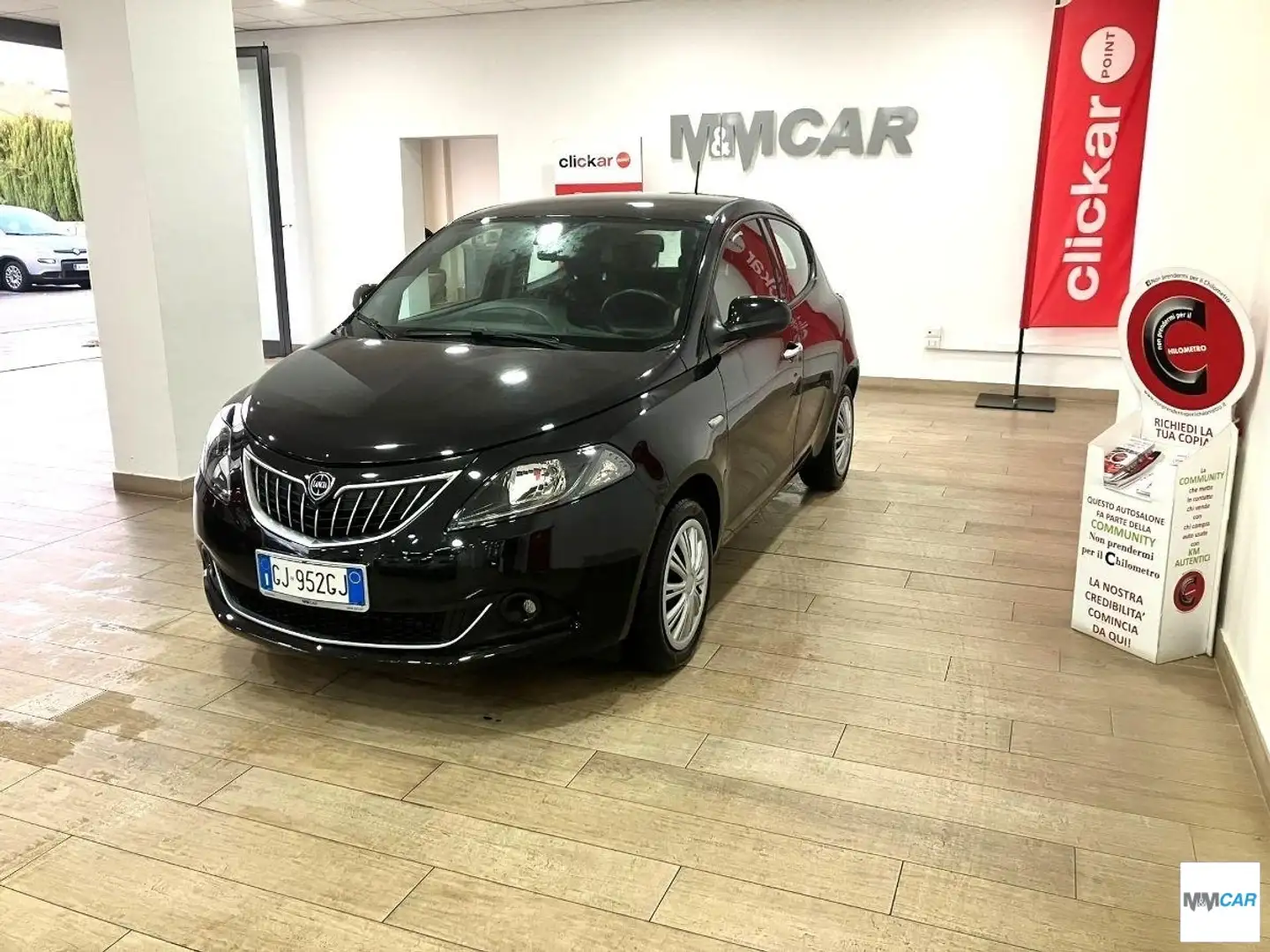 Lancia Ypsilon 1.0 FireFly 5p.S&S Hyb. Eco Gold Nero - 2