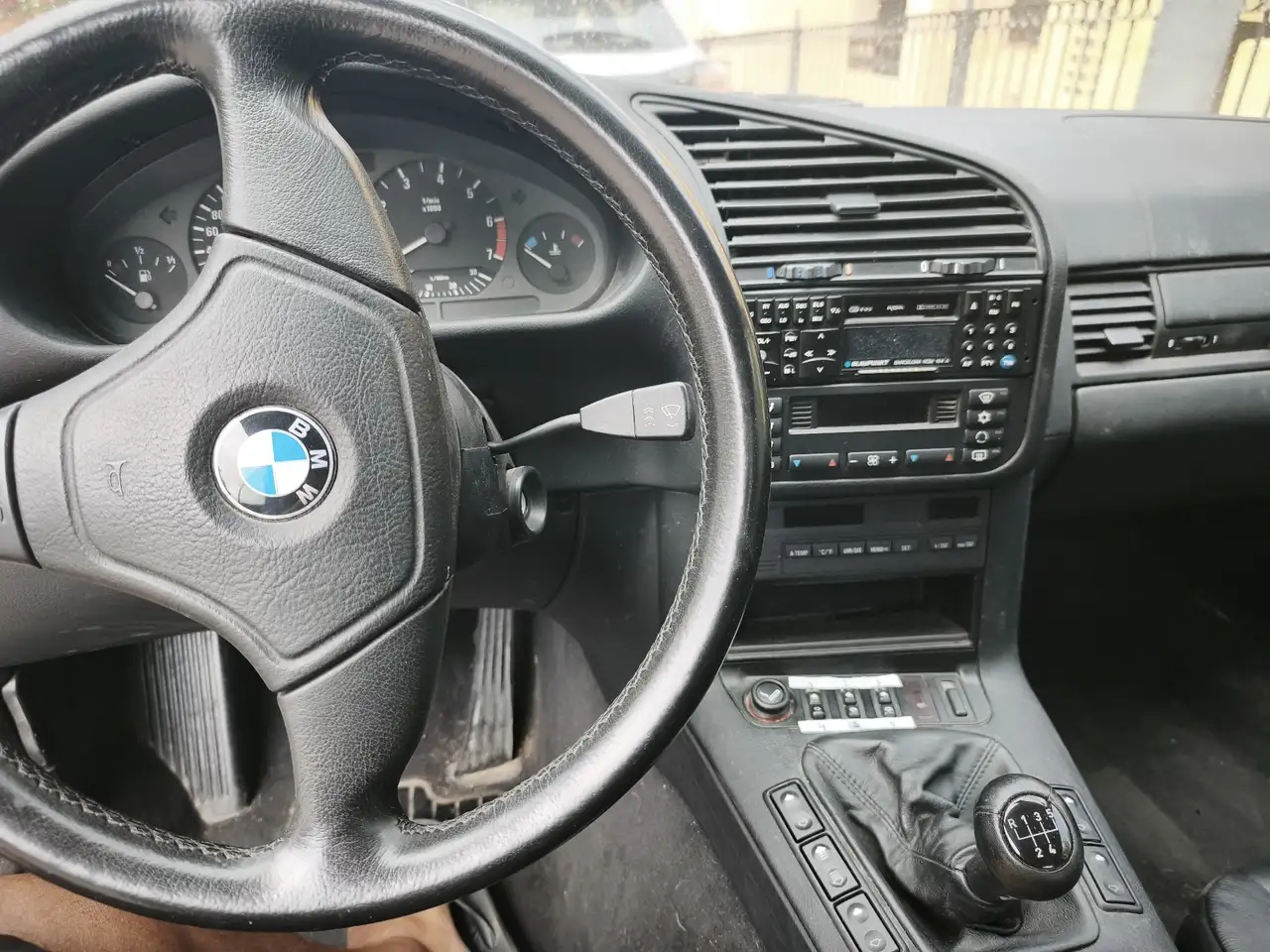 BMW 318i, foto 1
