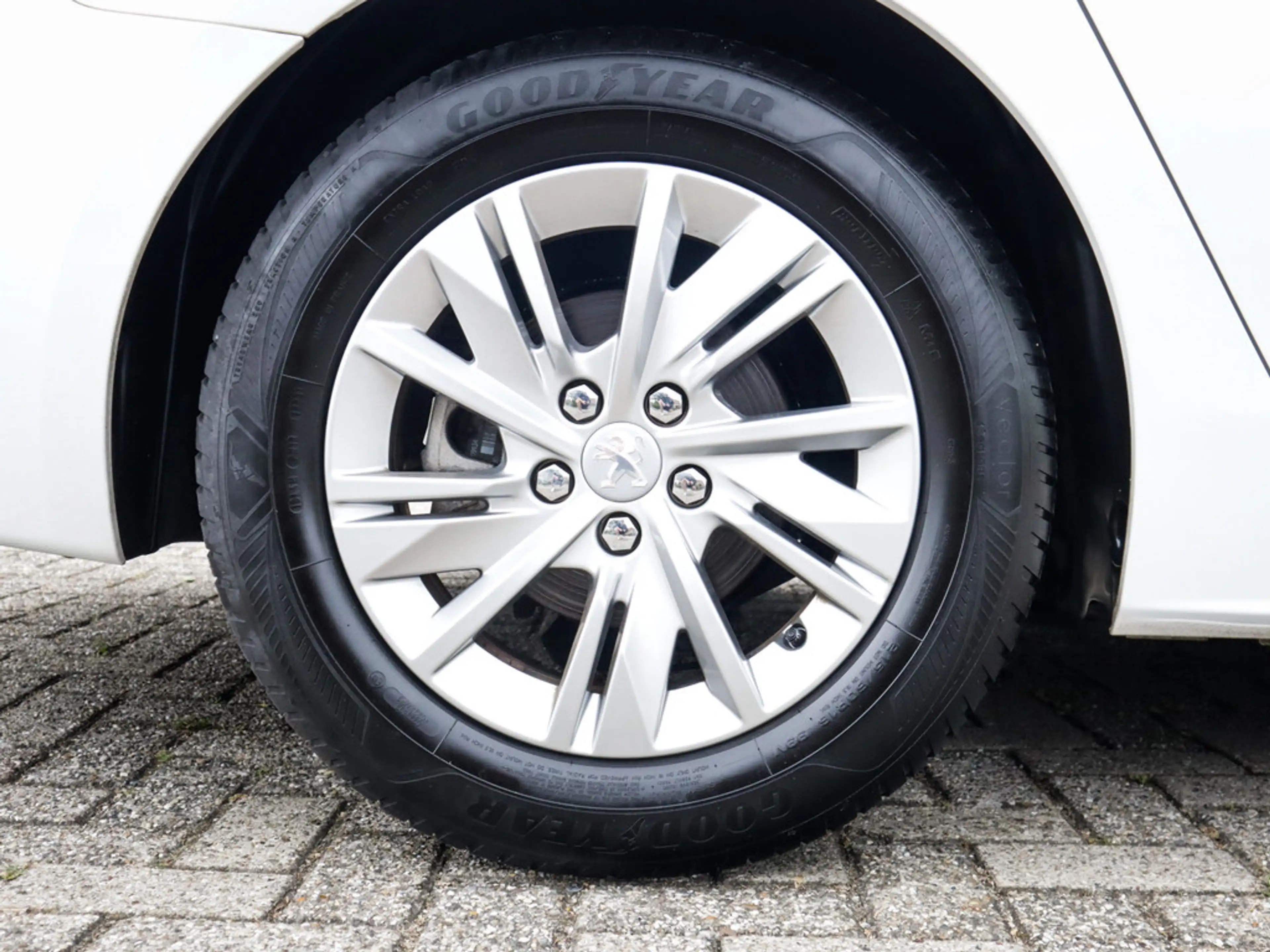 Peugeot 508 1.2 PureTech Active Pack Business 1e-Eig. & Dealer — photo 21