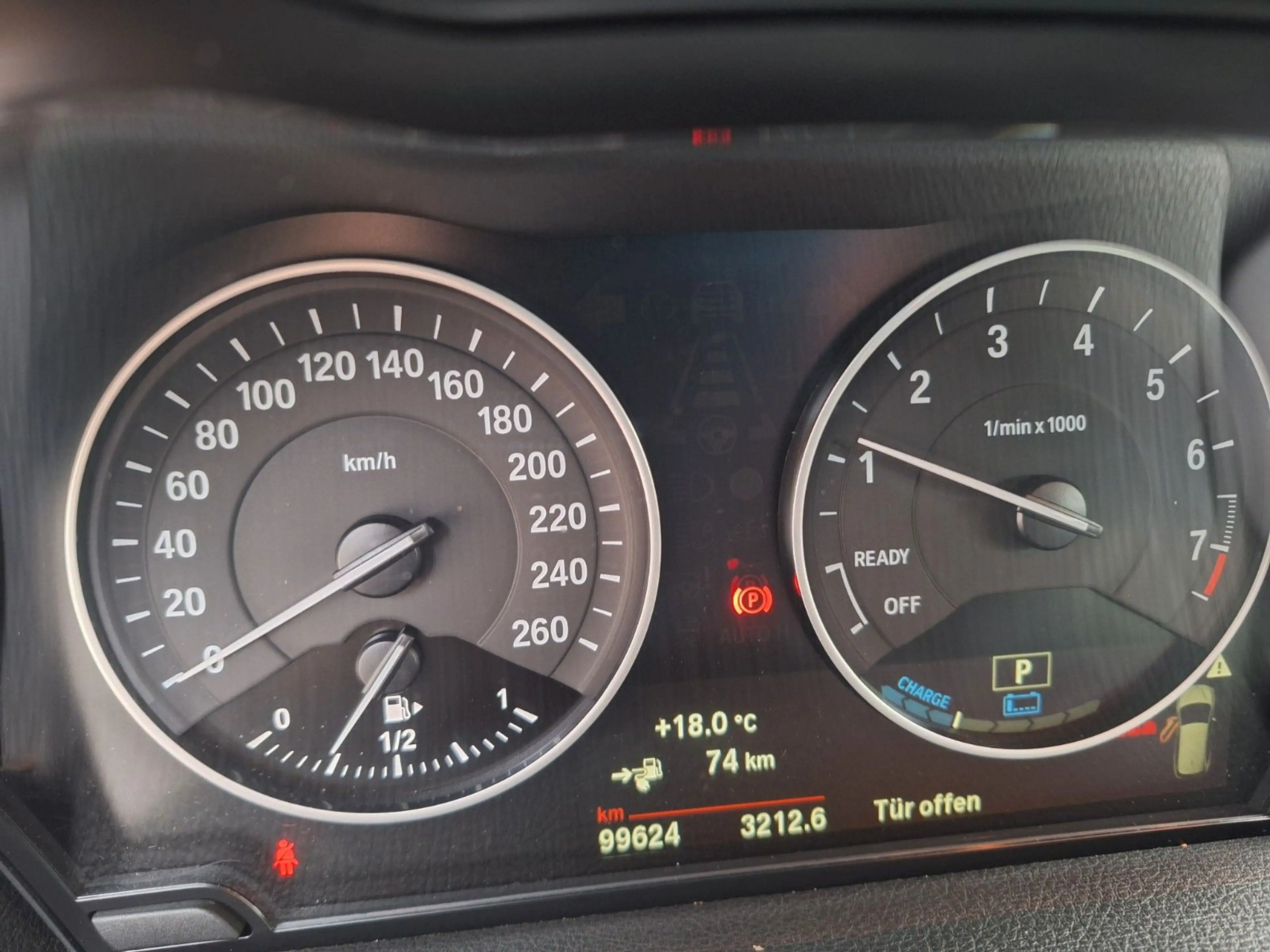BMW 225 2 Active Tourer 225 xe Advantage — photo 12