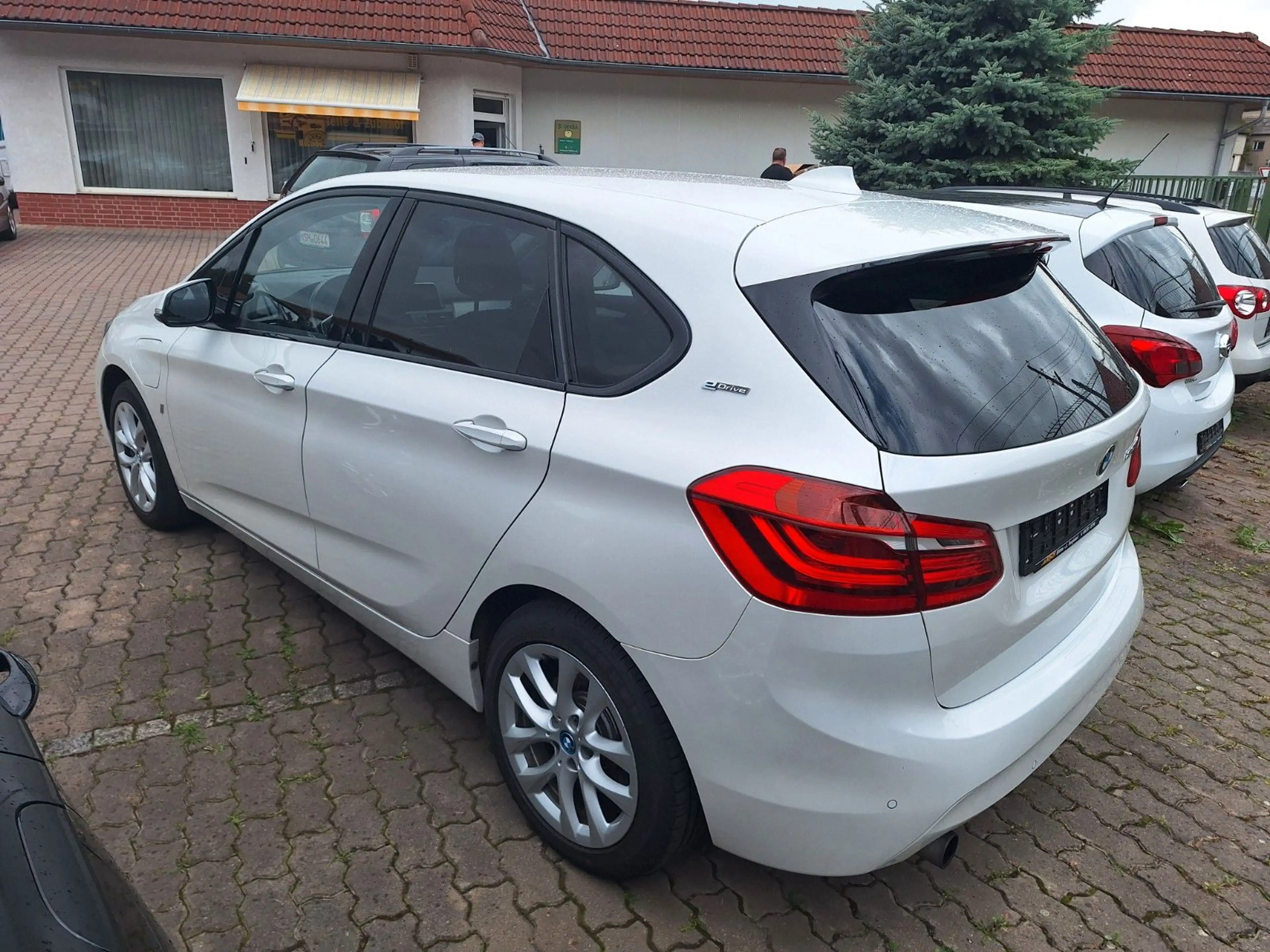 BMW 225 2 Active Tourer 225 xe Advantage — photo 3