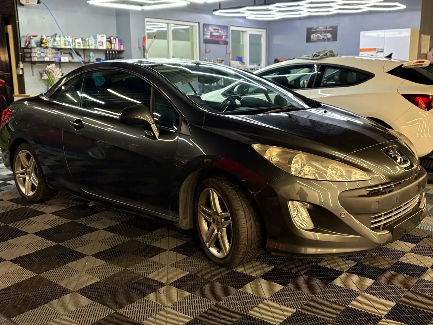 Peugeot 308 CC 2.0 HDi cabrio bj. 2010 Grau - 1