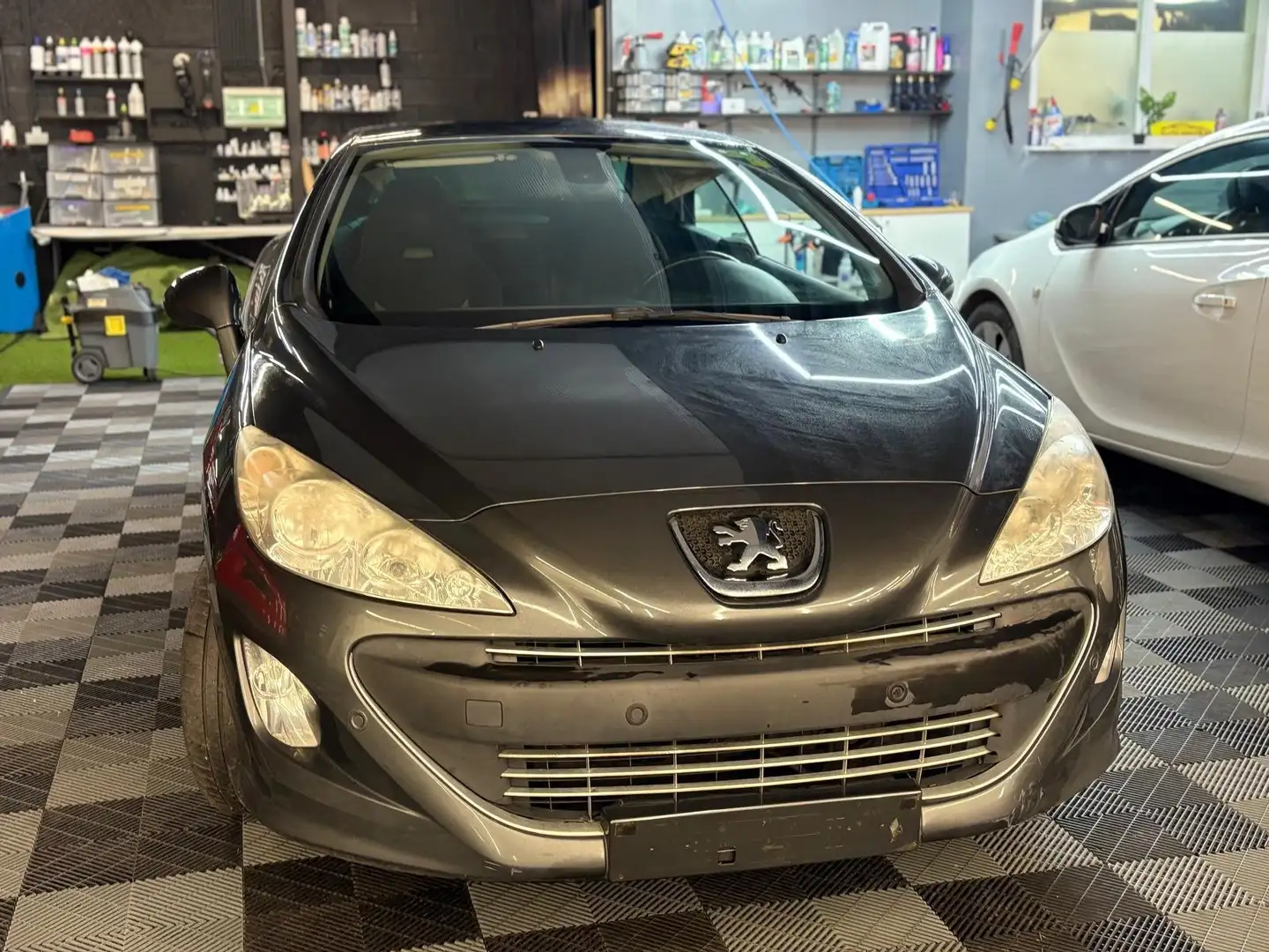 Peugeot 308 CC 2.0 HDi cabrio bj. 2010 Grau - 2