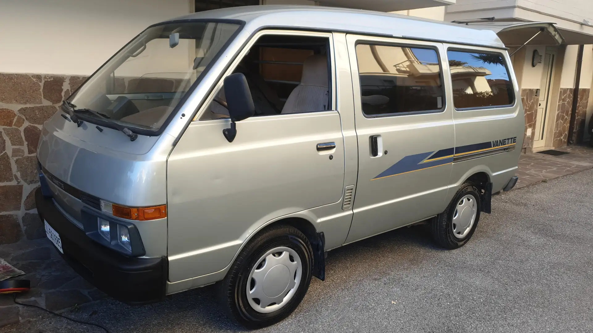 Nissan Vanette 2.0d furgone Gümüş rengi - 2