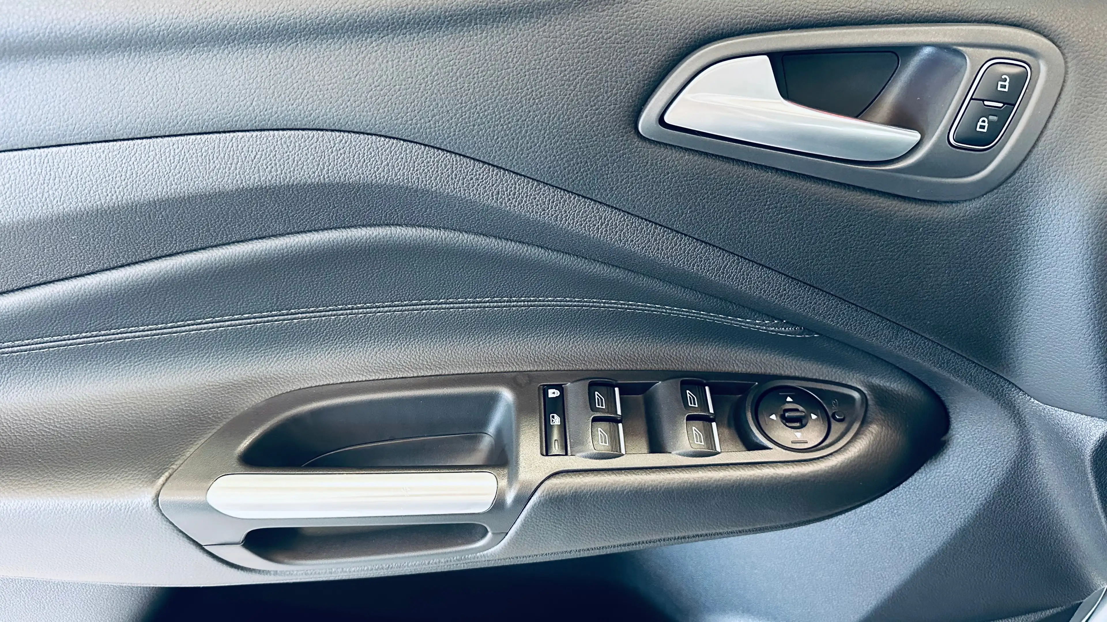 Ford C-Max 1.5 BOITE AUTO CAMERA NAVI BLUETOOTH S CHAUFF ELEC CUIR VOLANT CHAUFF — photo 10