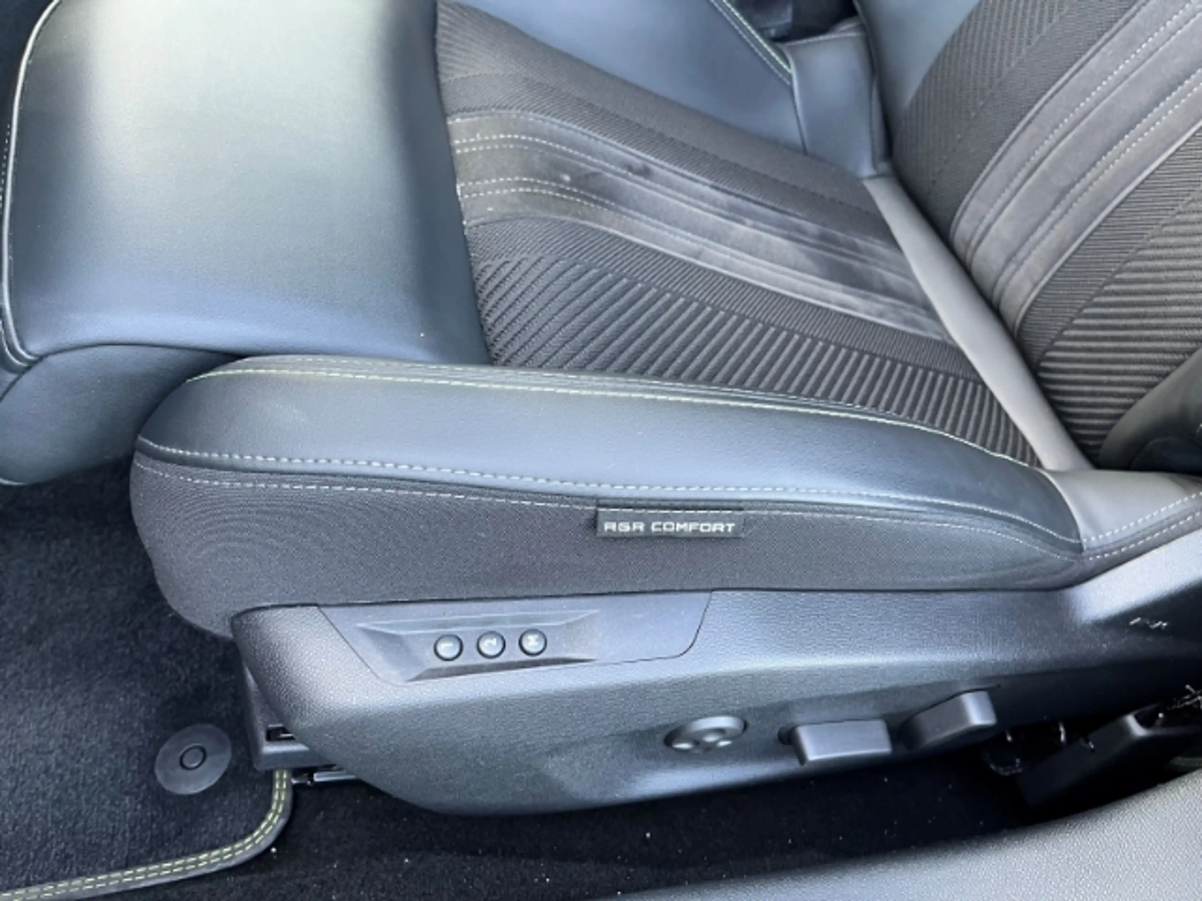 Peugeot 308 SW GT AHK Navi Memory Sitze 360 Kamera Klima — photo 12