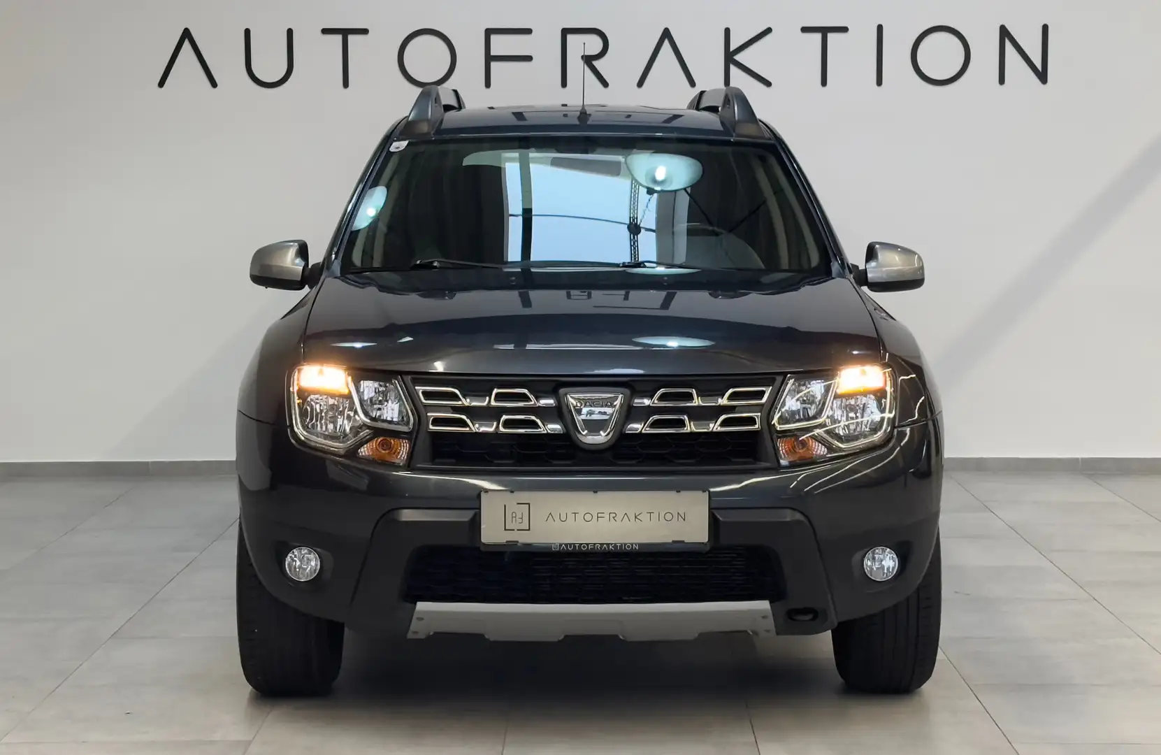 Dacia Duster Duster Urban Explorer SCe 115 S Grau - 2
