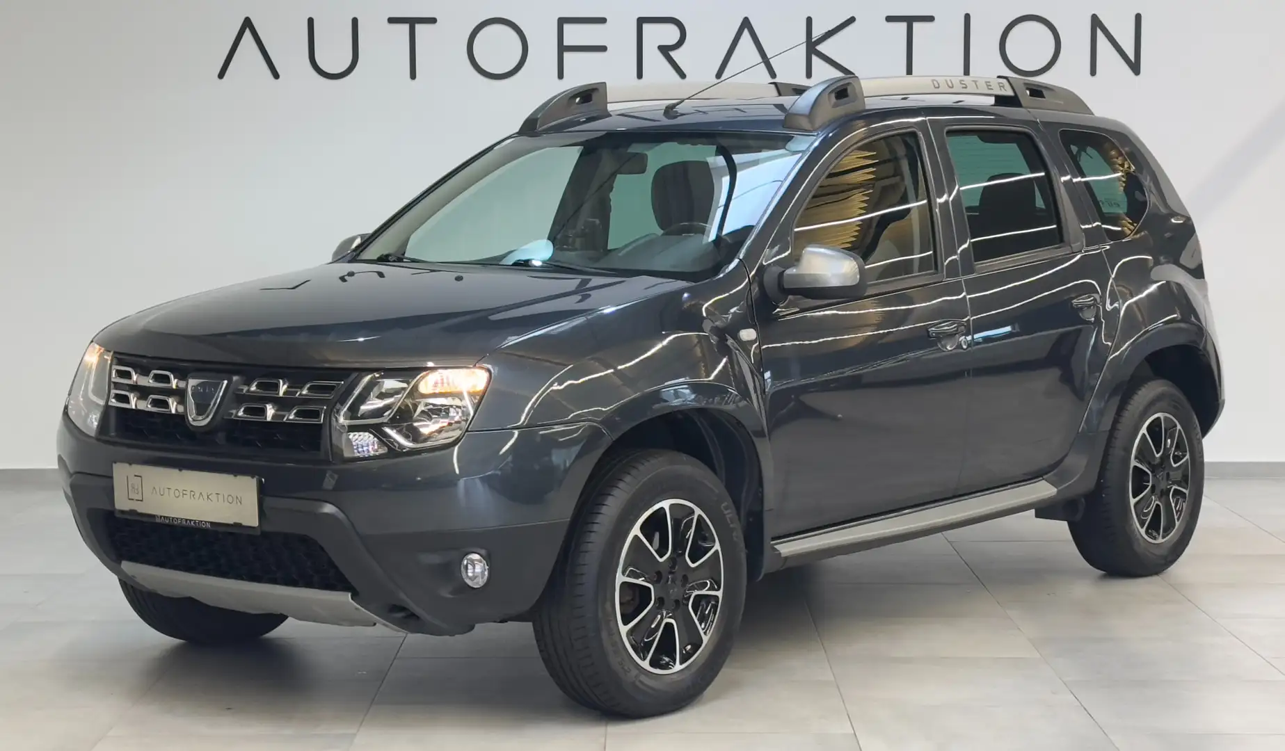 Dacia Duster Duster Urban Explorer SCe 115 S Grau - 1