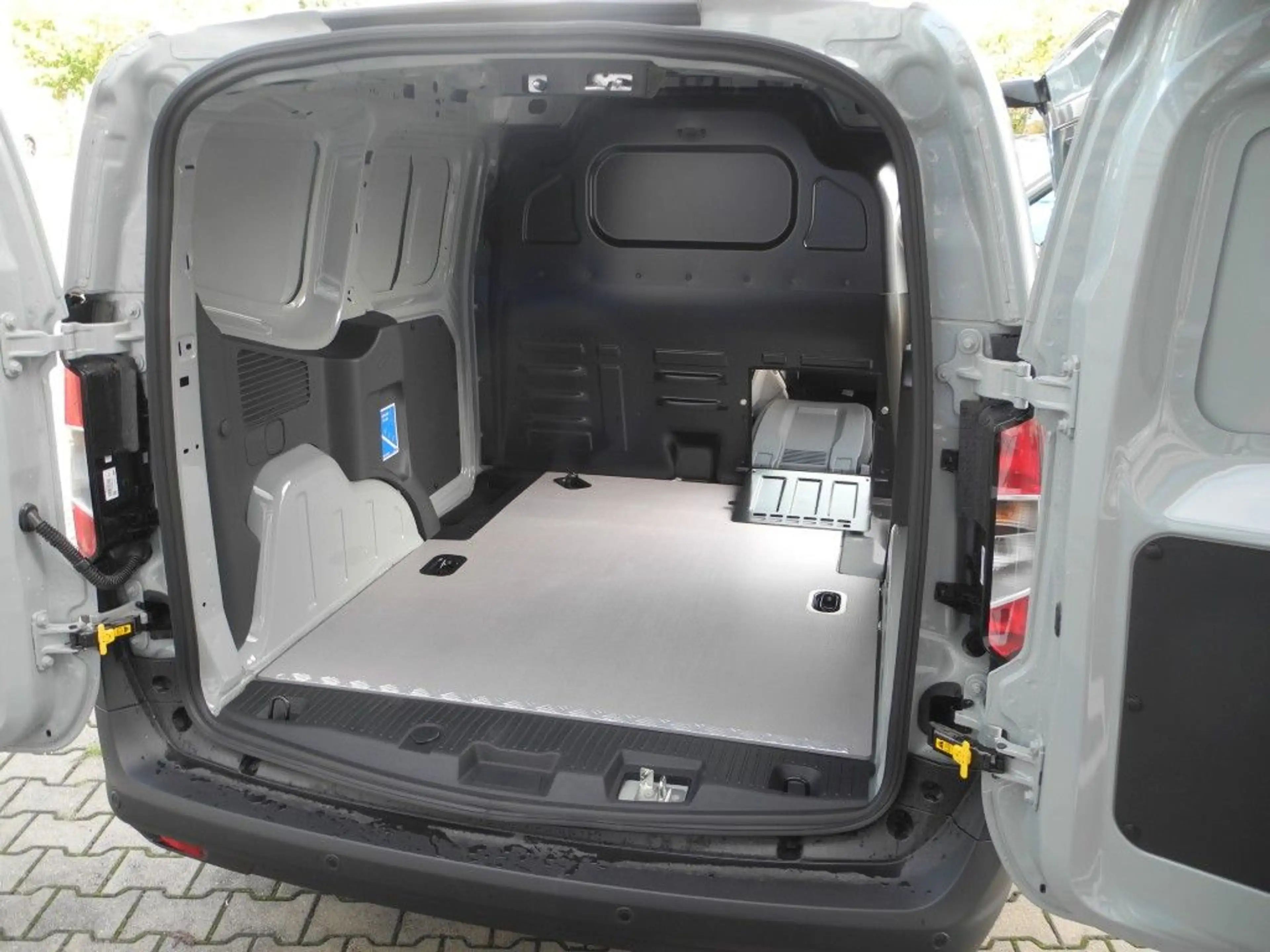 Ford Transit Courier 1,0 l Trend - Tempo, Kamera, PDC, Allw., Sitzh. — photo 8