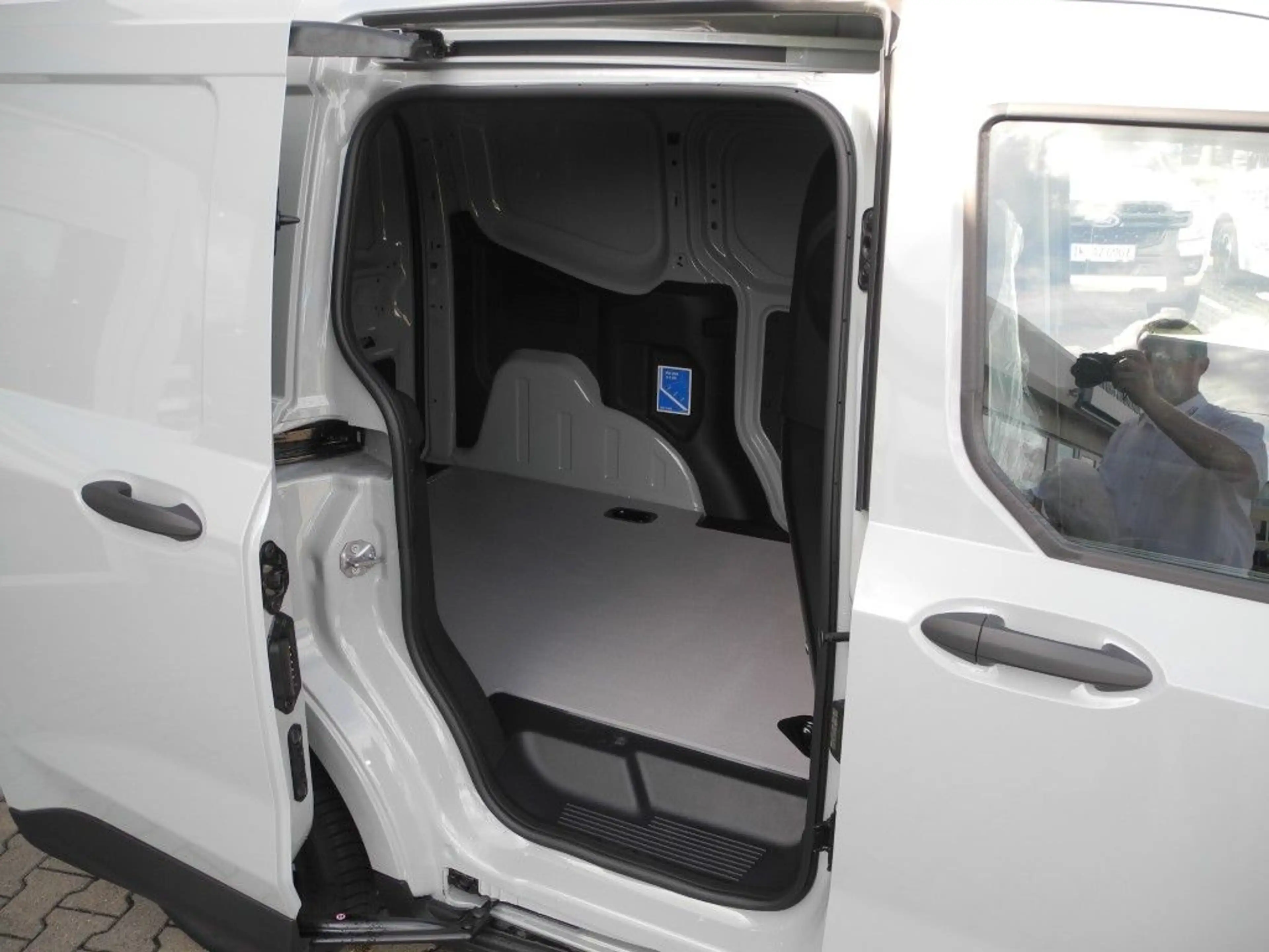 Ford Transit Courier 1,0 l Trend - Tempo, Kamera, PDC, Allw., Sitzh. — photo 7