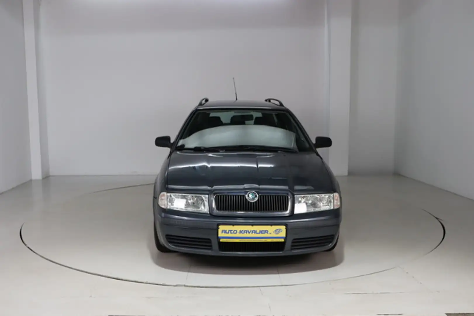 Skoda Octavia Combi 1.6 Ambiente Schwarz - 2