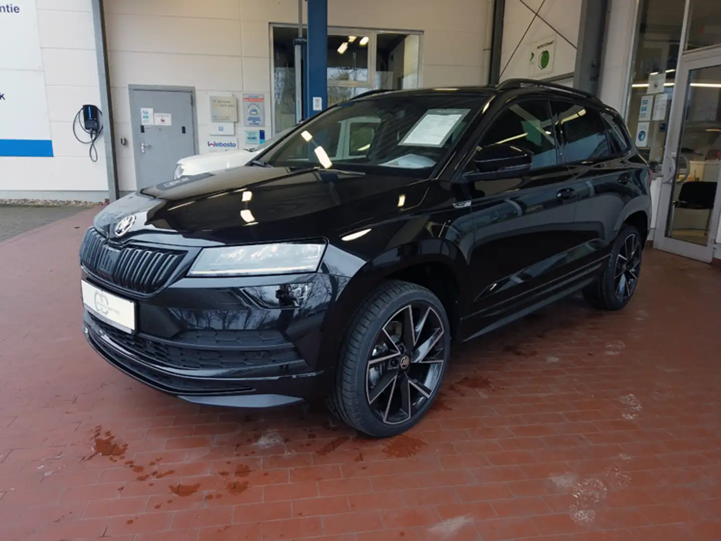 Skoda Karoq 1.5 TSI DSG Sportline Schwarz - 1