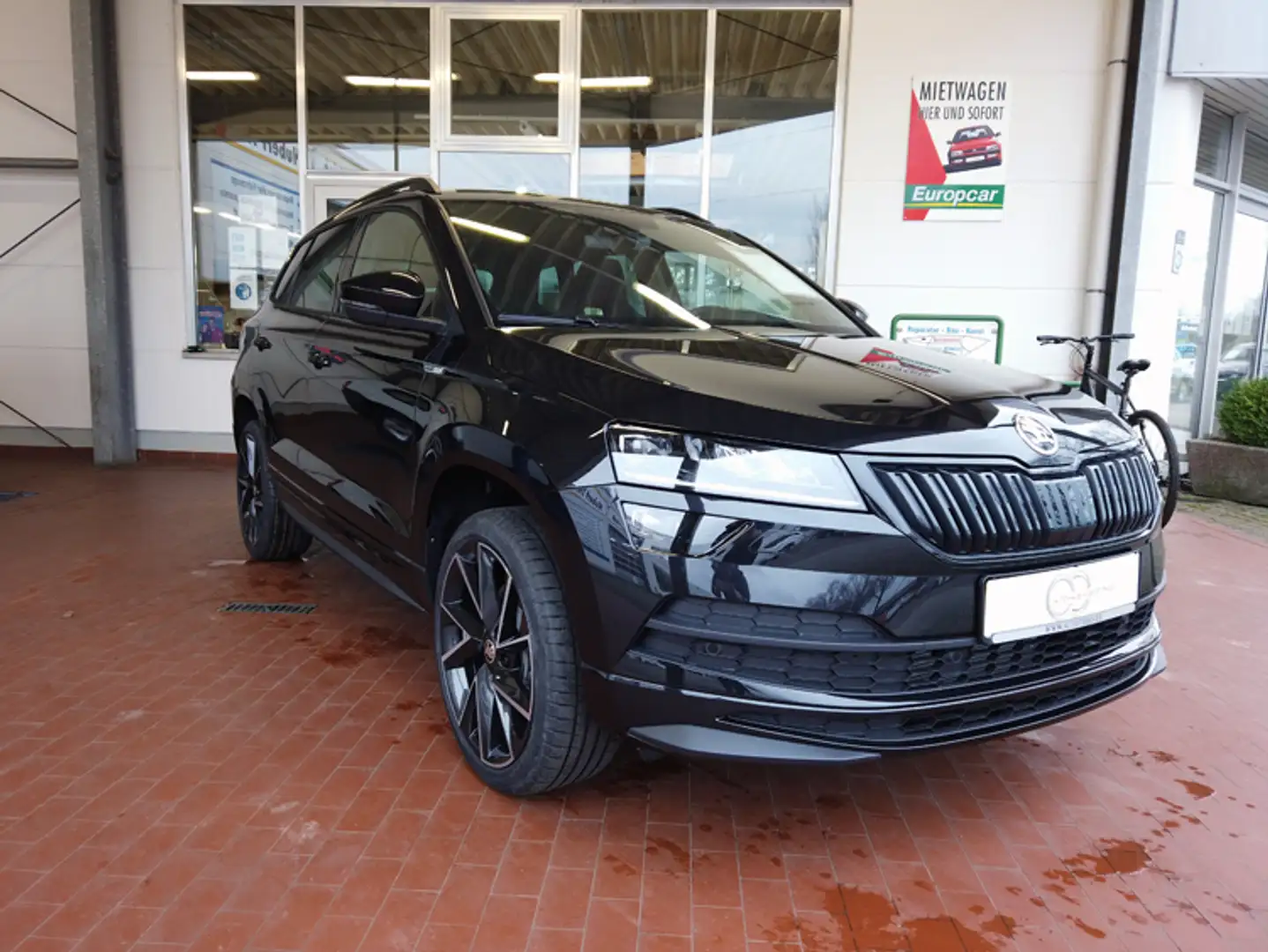 Skoda Karoq 1.5 TSI DSG Sportline Schwarz - 2