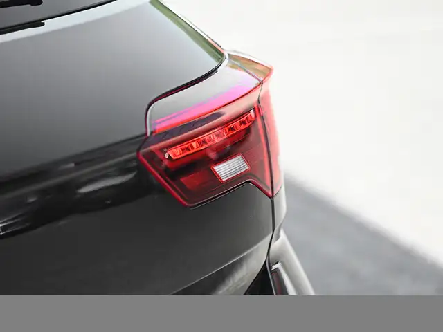 Volkswagen T-Roc view 5