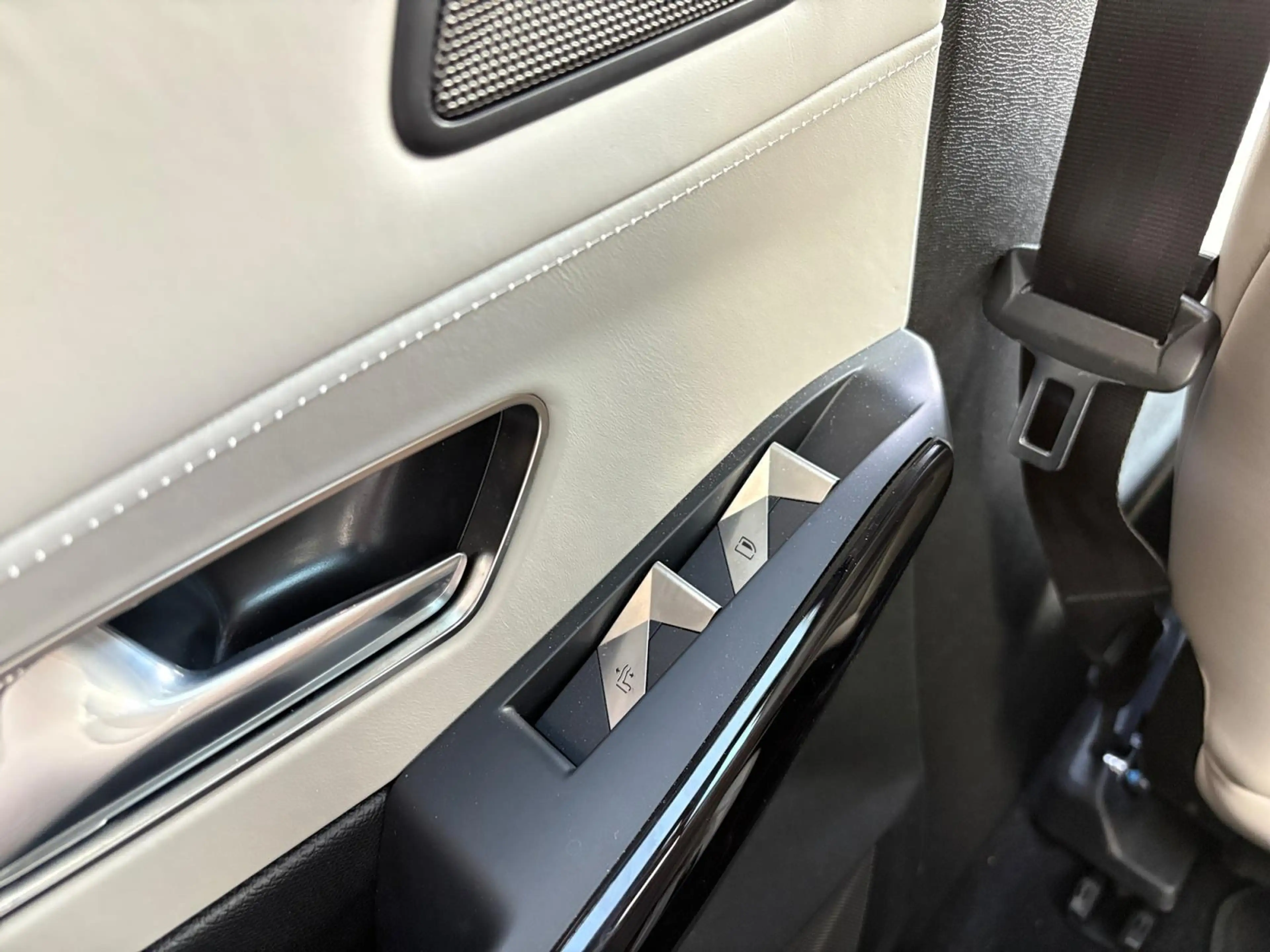 DS Automobiles DS 7 La Premiere e-Tense 360pk PHEV 4x4 e-EAT8 | BLACK — photo 15