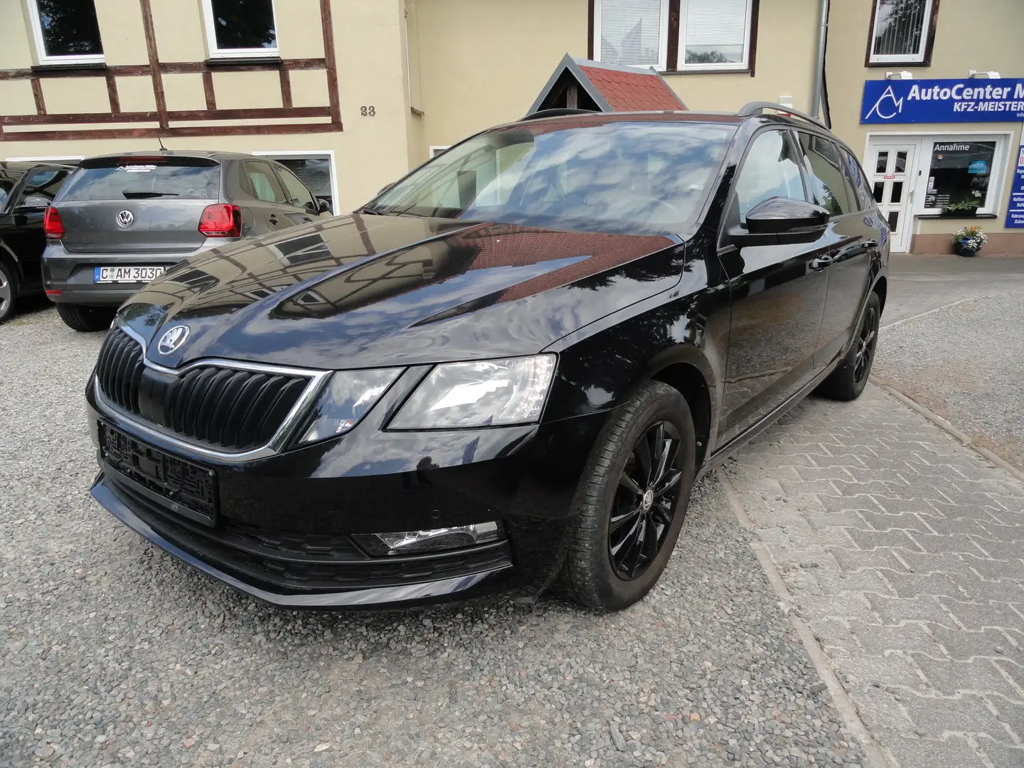 Skoda Octavia Ambition Automatik+Navi+Sitzheiz.+Alu Schwarz - 1