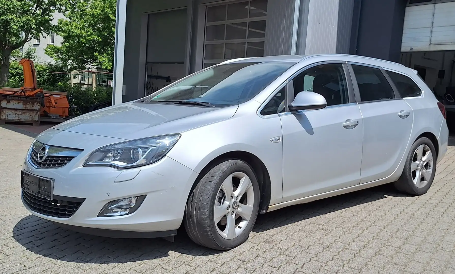 Opel Astra ASTRA ST SPO 1.6 TURBO 6-G Silber - 2