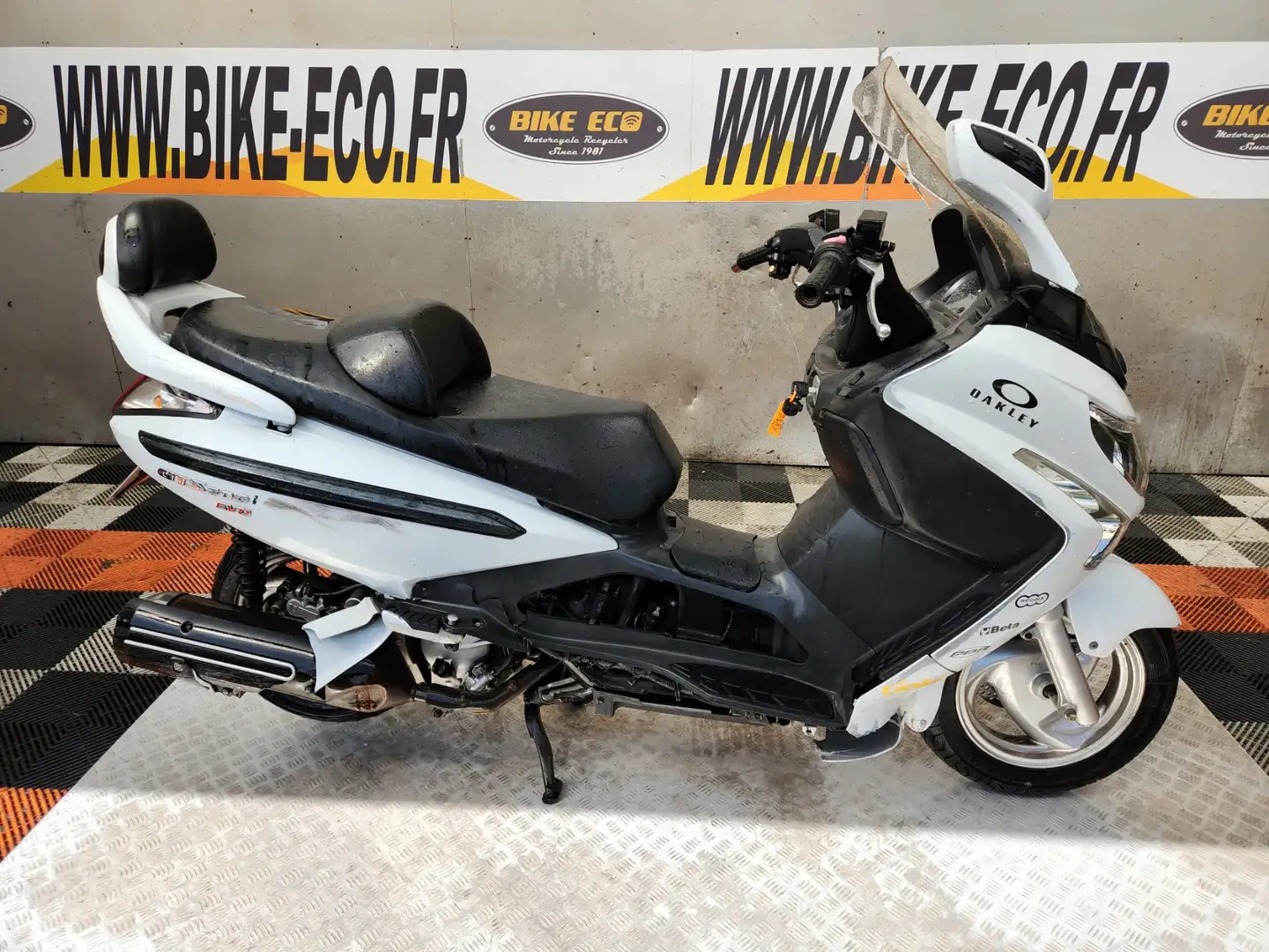 SYM GTS 125 Weiß - 1