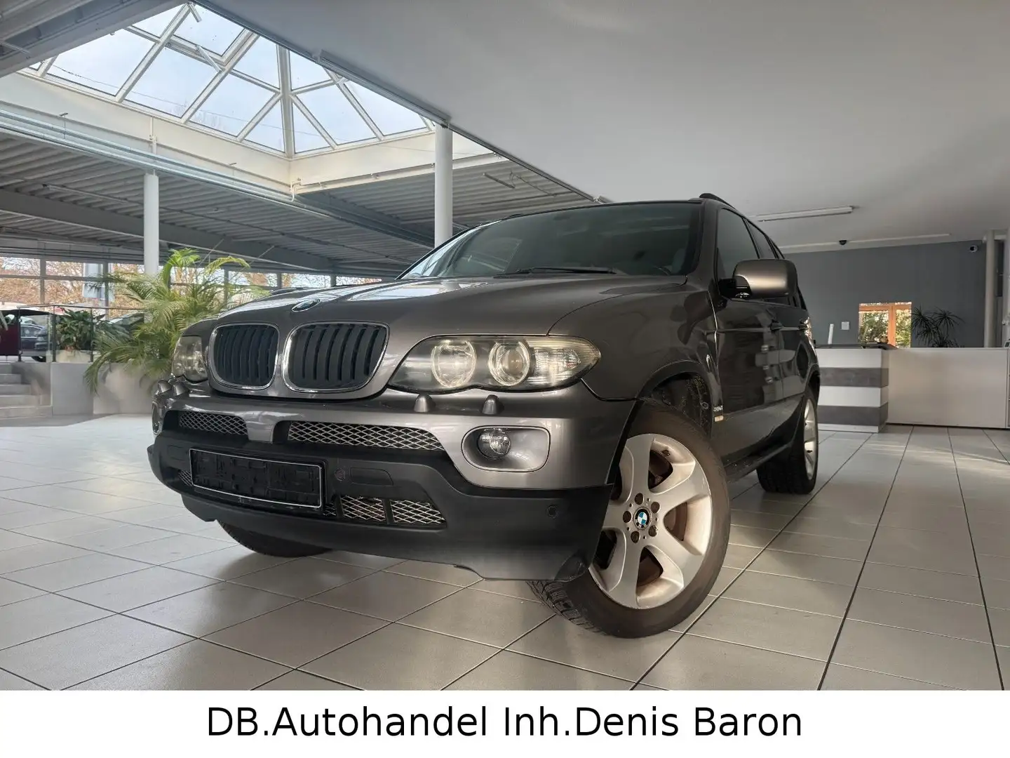 BMW X5 3.0d Sportpaket Leder Navi Xenon Pano SHZ AHK Grau - 1