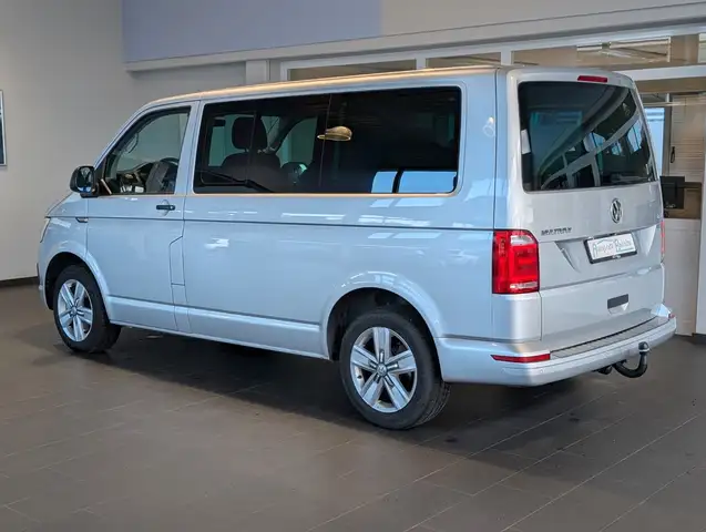 Volkswagen Multivan view 9
