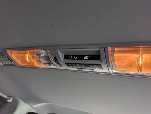 Volkswagen Multivan view 5