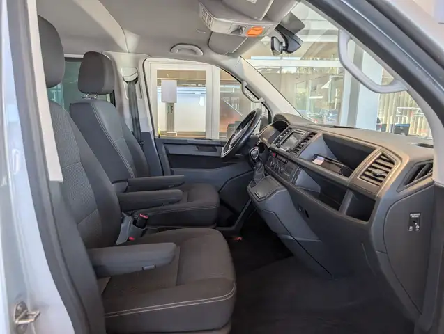 Volkswagen Multivan view 3
