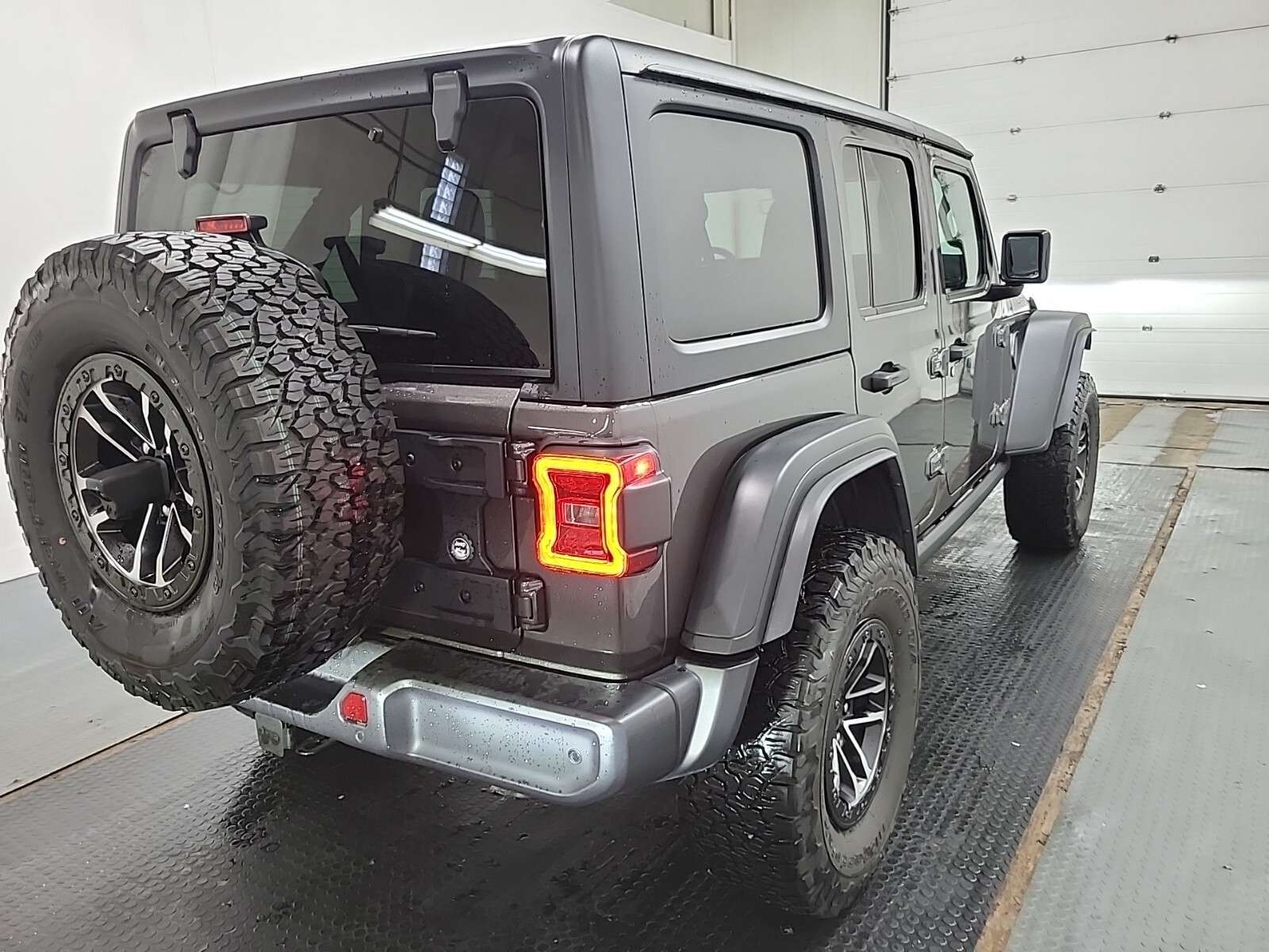 2026 Jeep Wrangler Rubicon | XTREME 35 TIRE PKG | NAPPA LEATHER | ALP — снимка 1