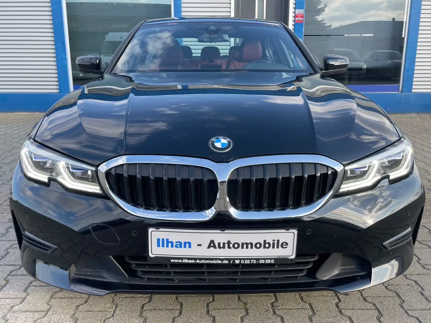 BMW 318 d Lim. Advantage*LASER*LEDER*NAV*RCAM*VIRTUAL Noir - 2
