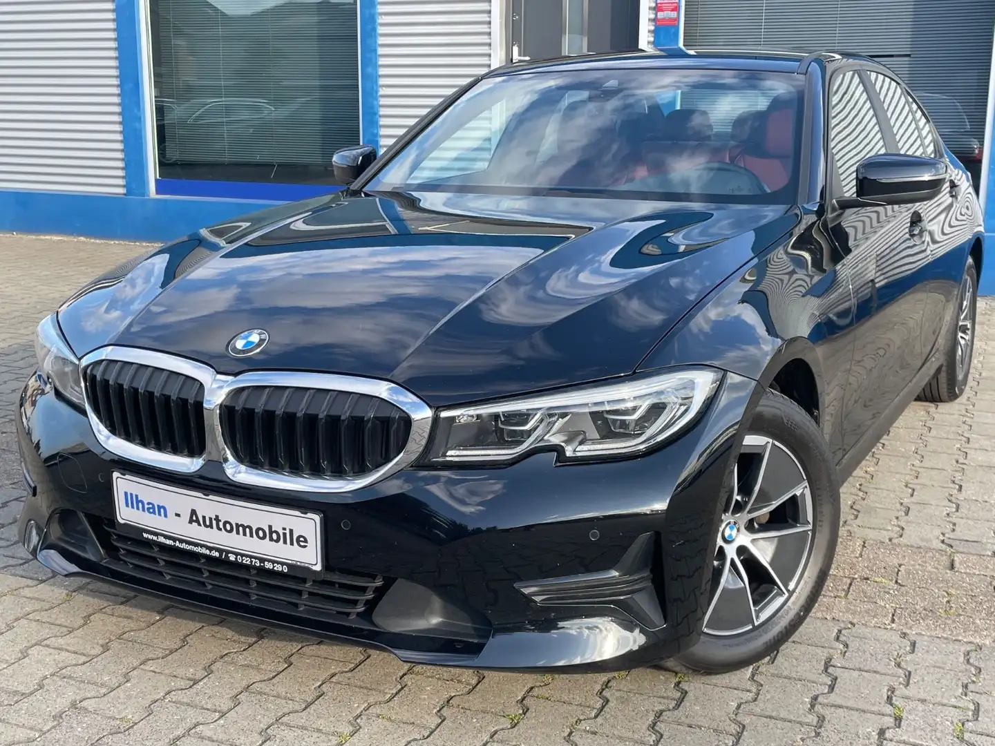 BMW 318 d Lim. Advantage*LASER*LEDER*NAV*RCAM*VIRTUAL Noir - 1