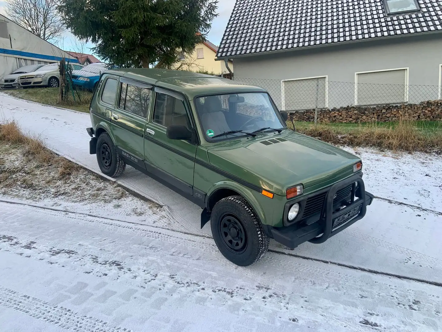 Lada Niva 4X4 / 4 Trg. / TÜV 11/26 Grün - 1