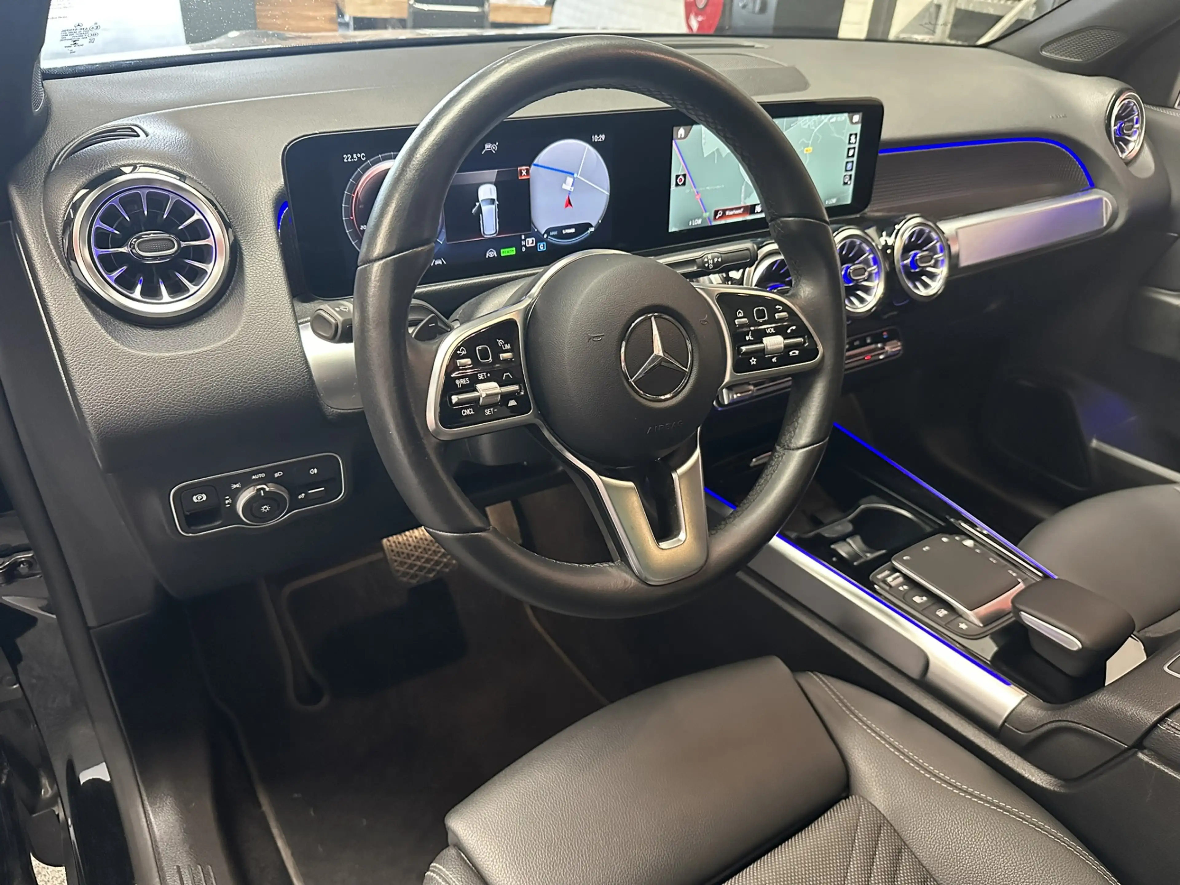 Mercedes-Benz EQB 300 4MATIC AMG LINE 67 KWH ADAPTIVE CRUISE CONTROL 360 — photo 11