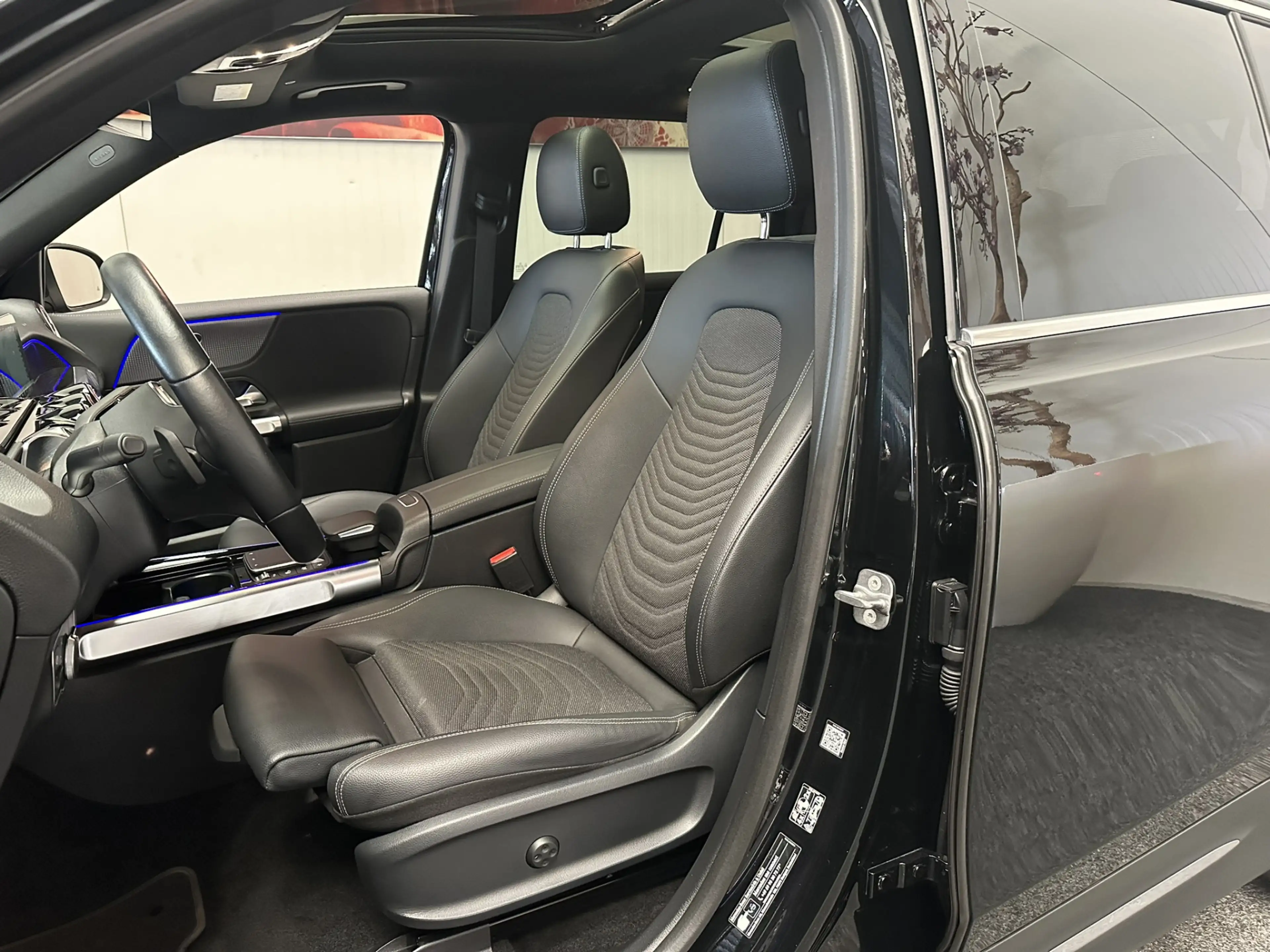 Mercedes-Benz EQB 300 4MATIC AMG LINE 67 KWH ADAPTIVE CRUISE CONTROL 360 — photo 15