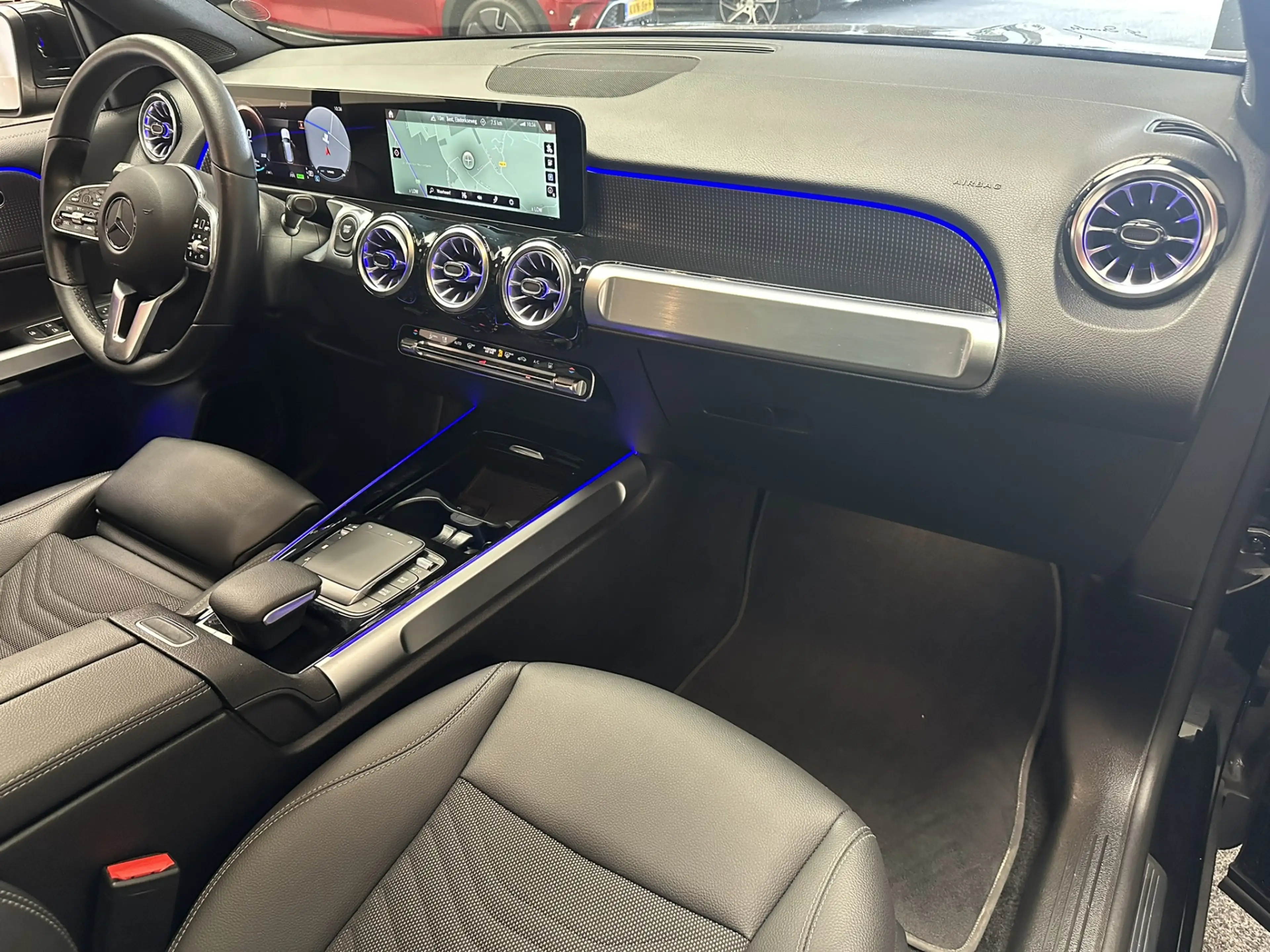 Mercedes-Benz EQB 300 4MATIC AMG LINE 67 KWH ADAPTIVE CRUISE CONTROL 360 — photo 14