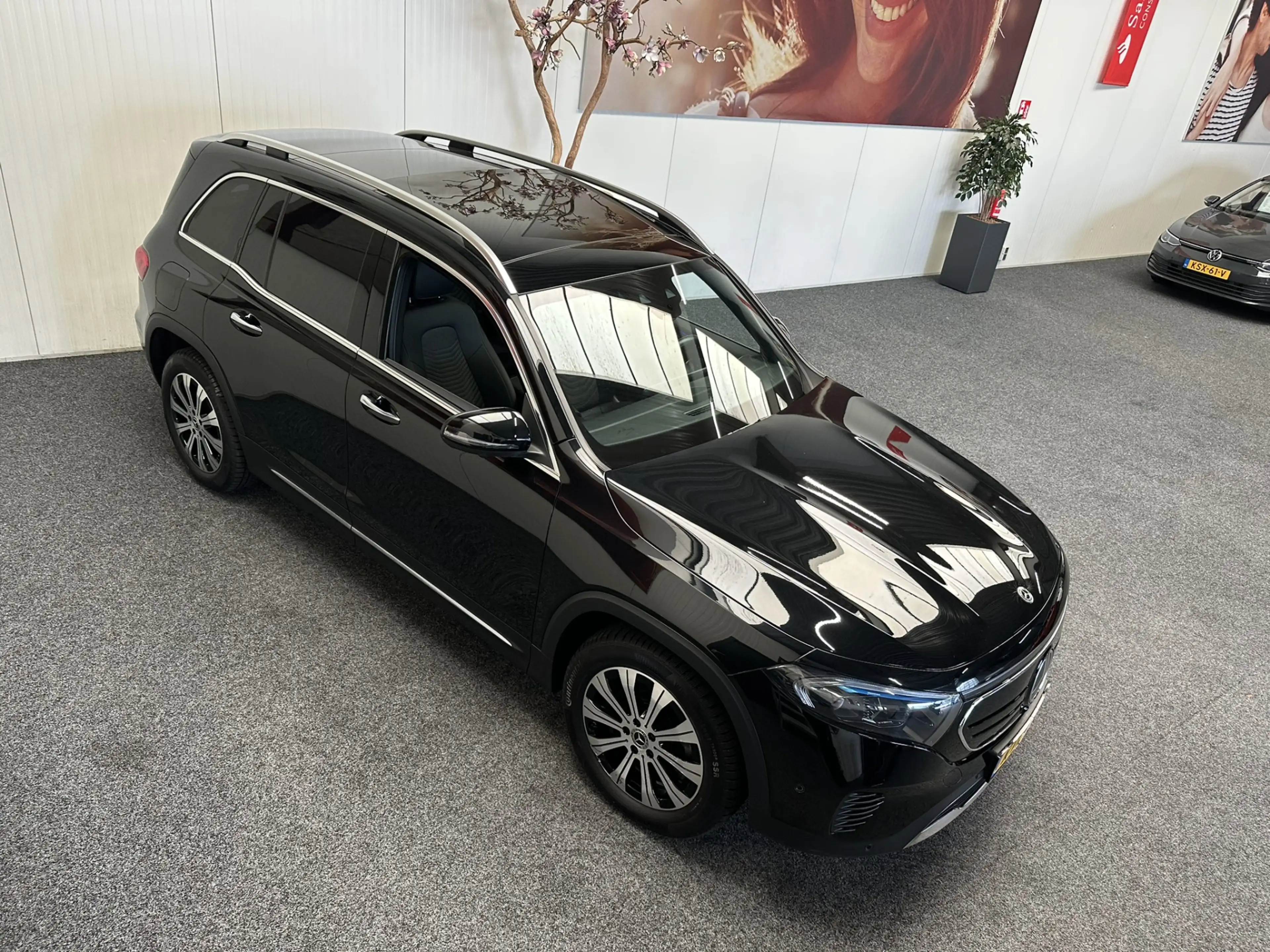 Mercedes-Benz EQB 300 4MATIC AMG LINE 67 KWH ADAPTIVE CRUISE CONTROL 360 — photo 10