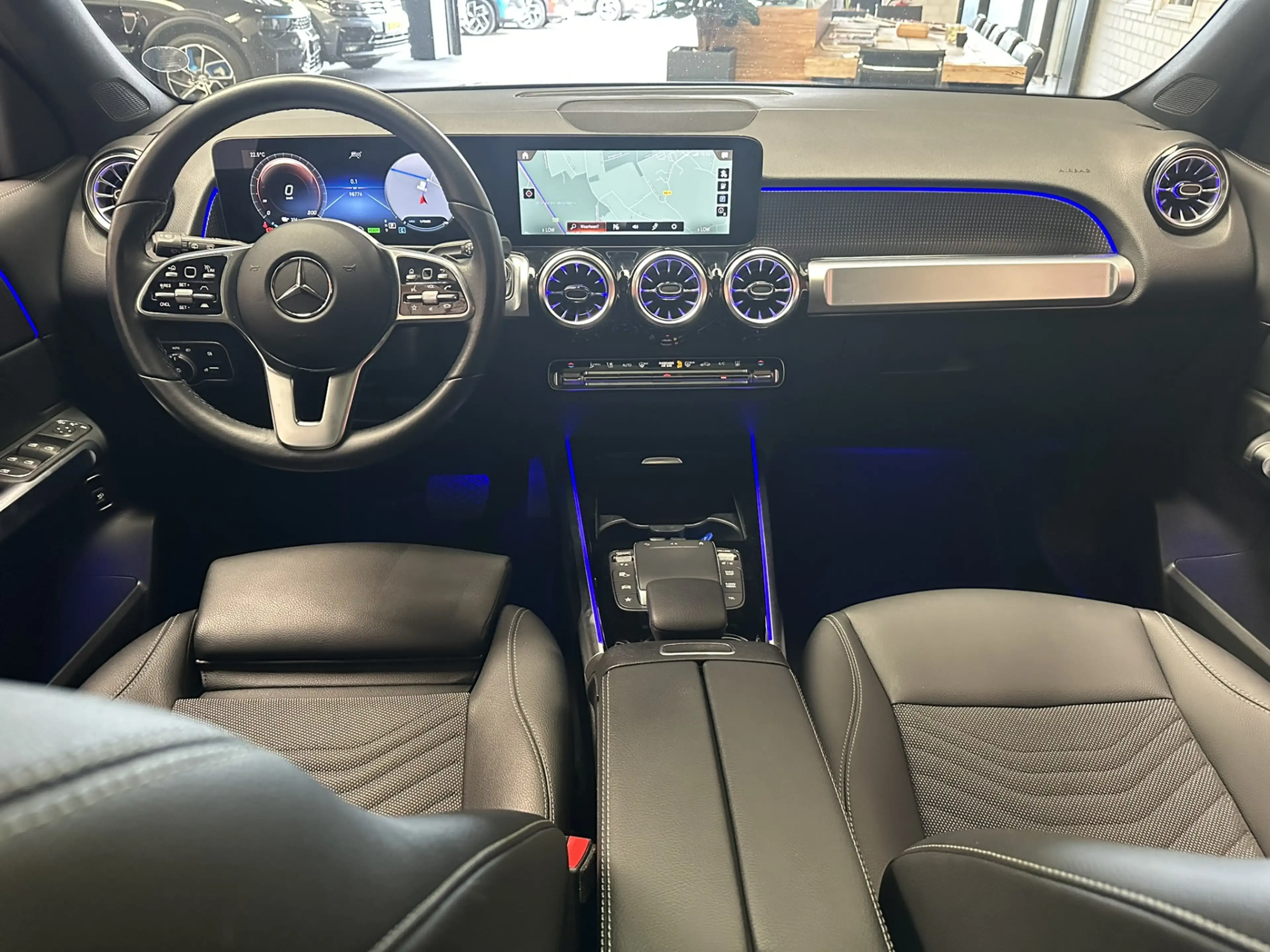 Mercedes-Benz EQB 300 4MATIC AMG LINE 67 KWH ADAPTIVE CRUISE CONTROL 360 — photo 13