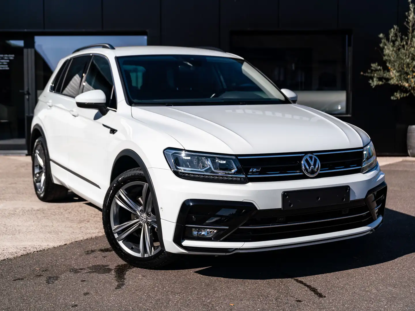 Volkswagen Tiguan 1.5 TSI Rline DSG In prachtige staat - 1