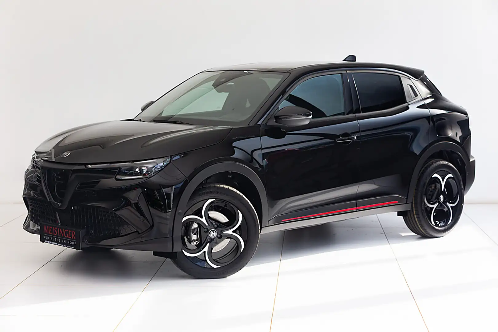 Alfa Romeo Junior Ibrida Speciale 1.2 MHEV e-DCT6 Schwarz - 1