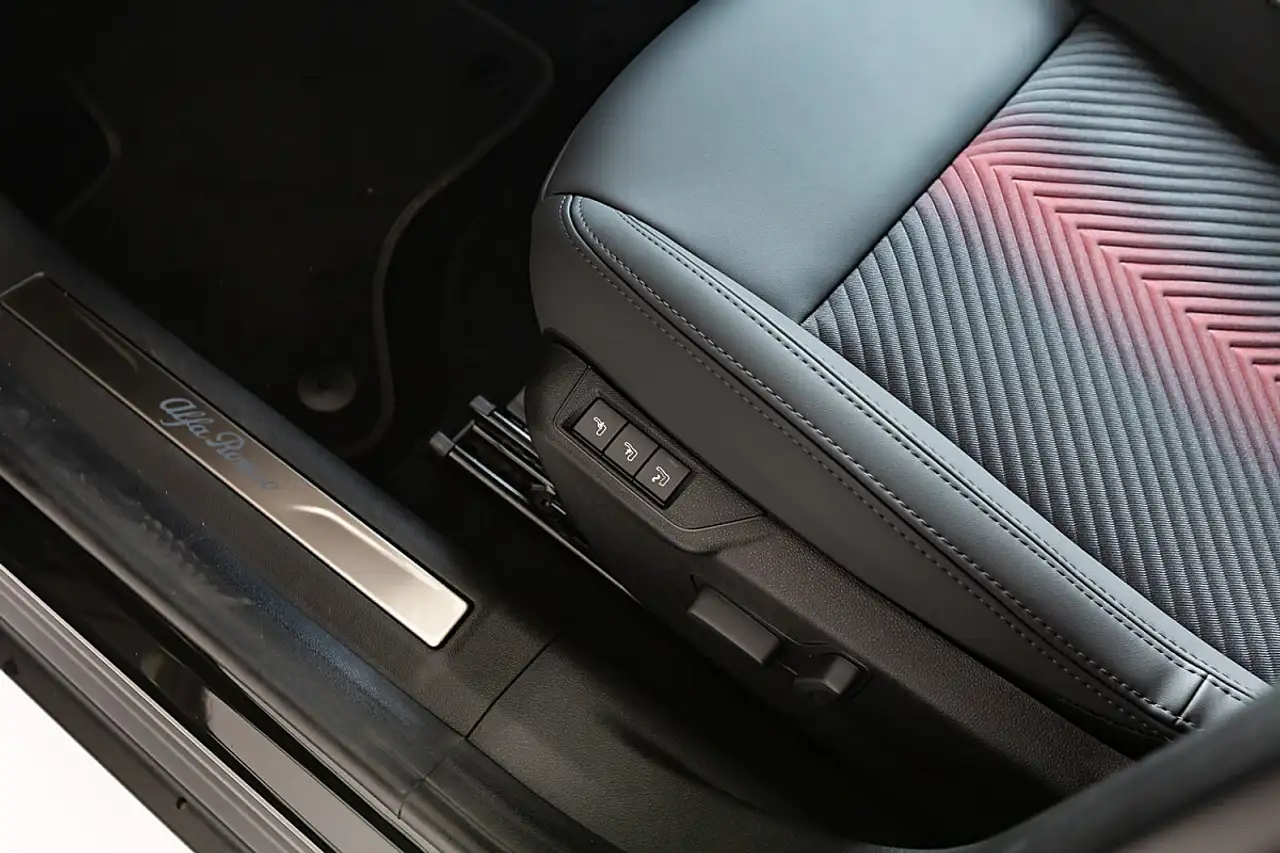 Alfa Romeo Junior 2025 — фото 11